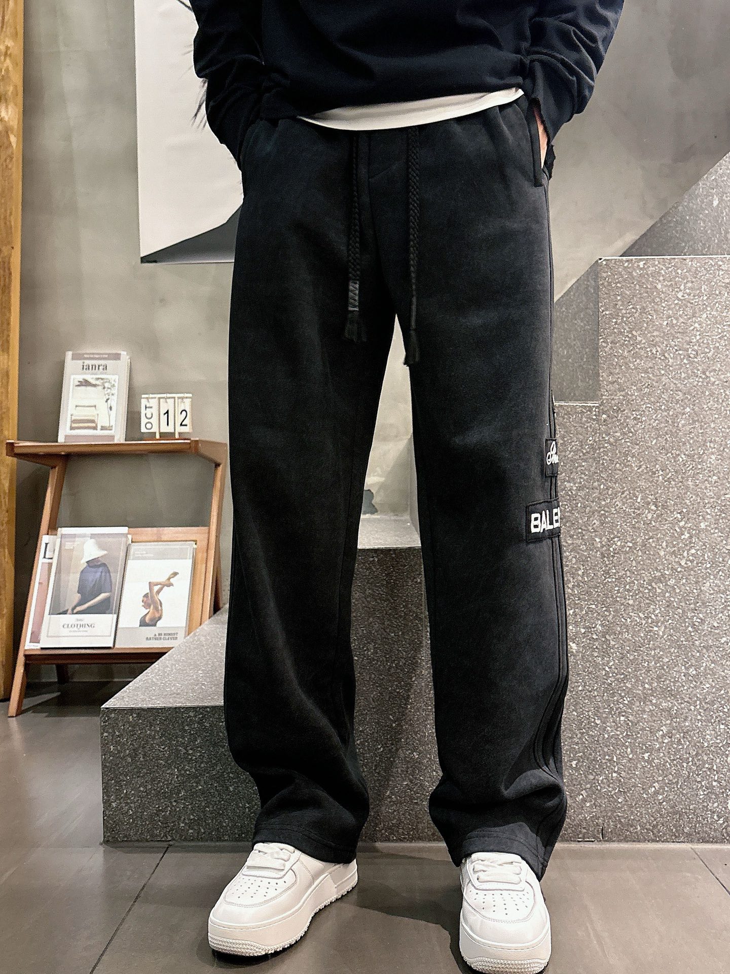 🌾 巴黎世家 🆕2025秋冬新款休闲裤！官网同步发售。品牌经典LOGO休闲裤 ，定制面料，舒适度极好，手