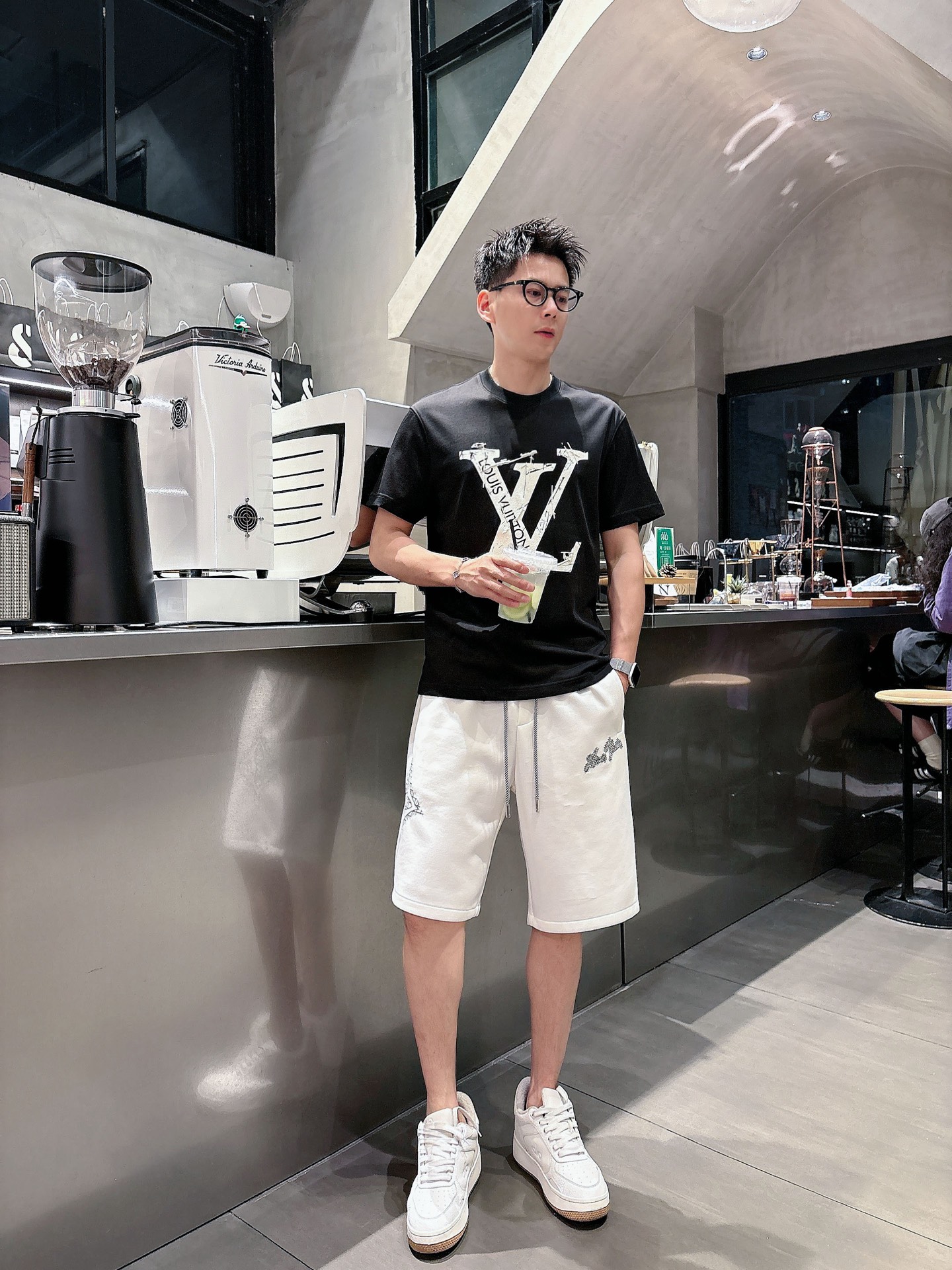 LV  三标齐全    2026夏季新款男士休闲短裤，高级定制面料透气面料 透气弹力舒适度极高，细节无可