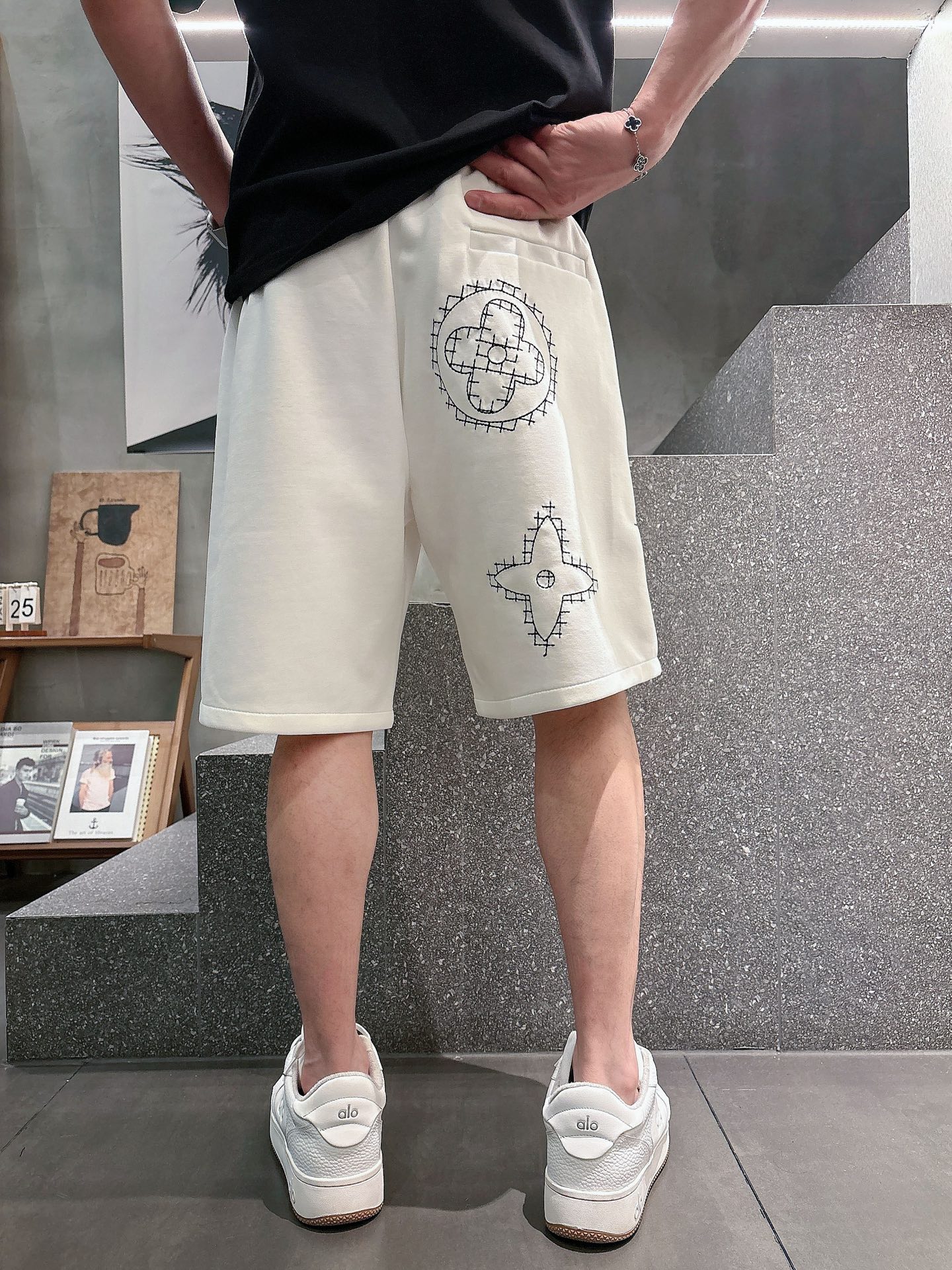 LV  三标齐全    2026夏季新款男士休闲短裤，高级定制面料透气面料 透气弹力舒适度极高，细节无可