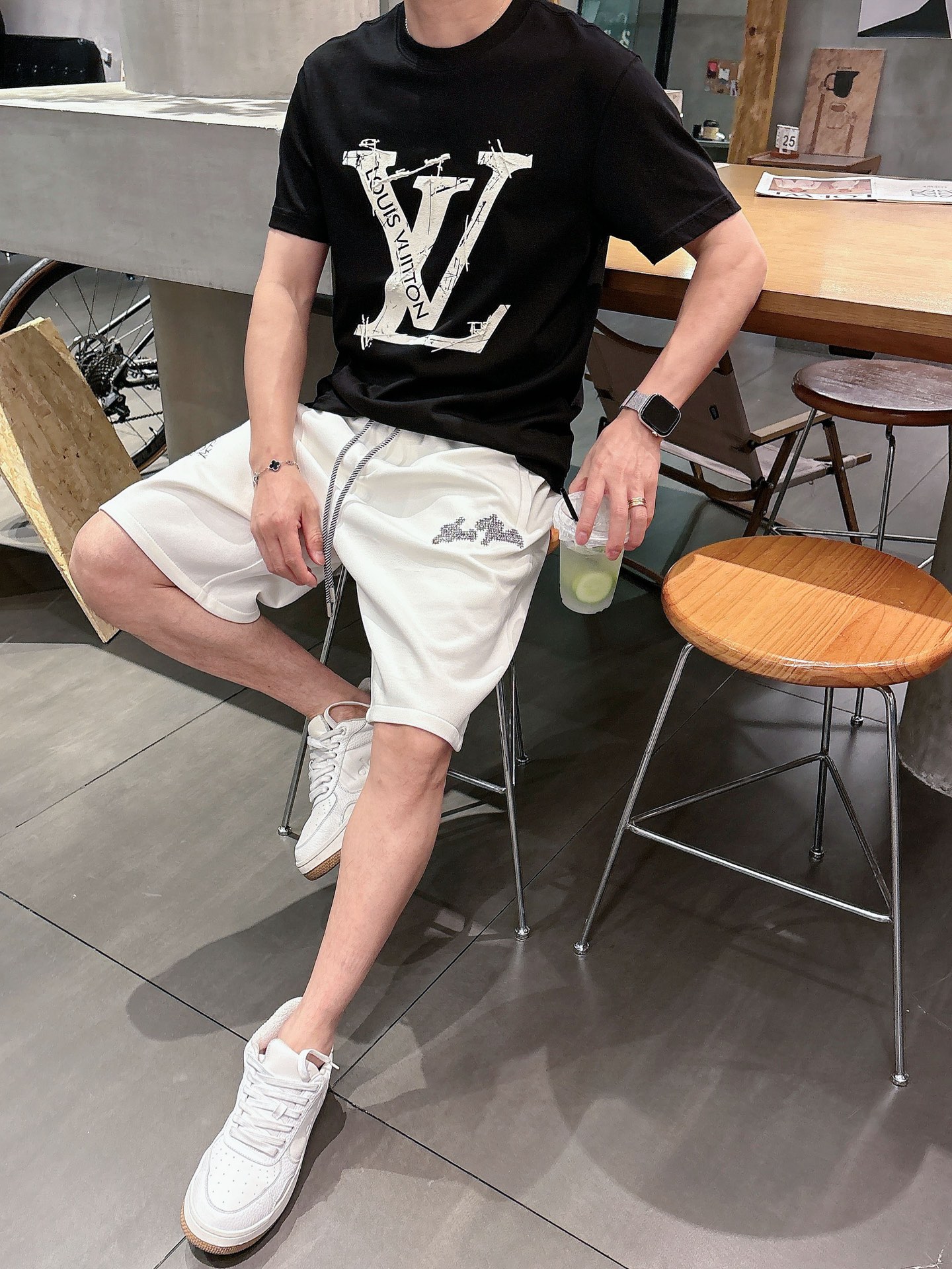 LV  三标齐全    2026夏季新款男士休闲短裤，高级定制面料透气面料 透气弹力舒适度极高，细节无可