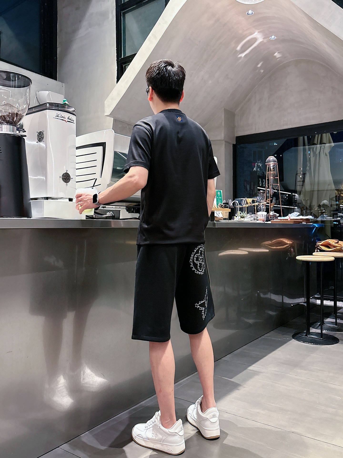 LV  三标齐全    2026夏季新款男士休闲短裤，高级定制面料透气面料 透气弹力舒适度极高，细节无可