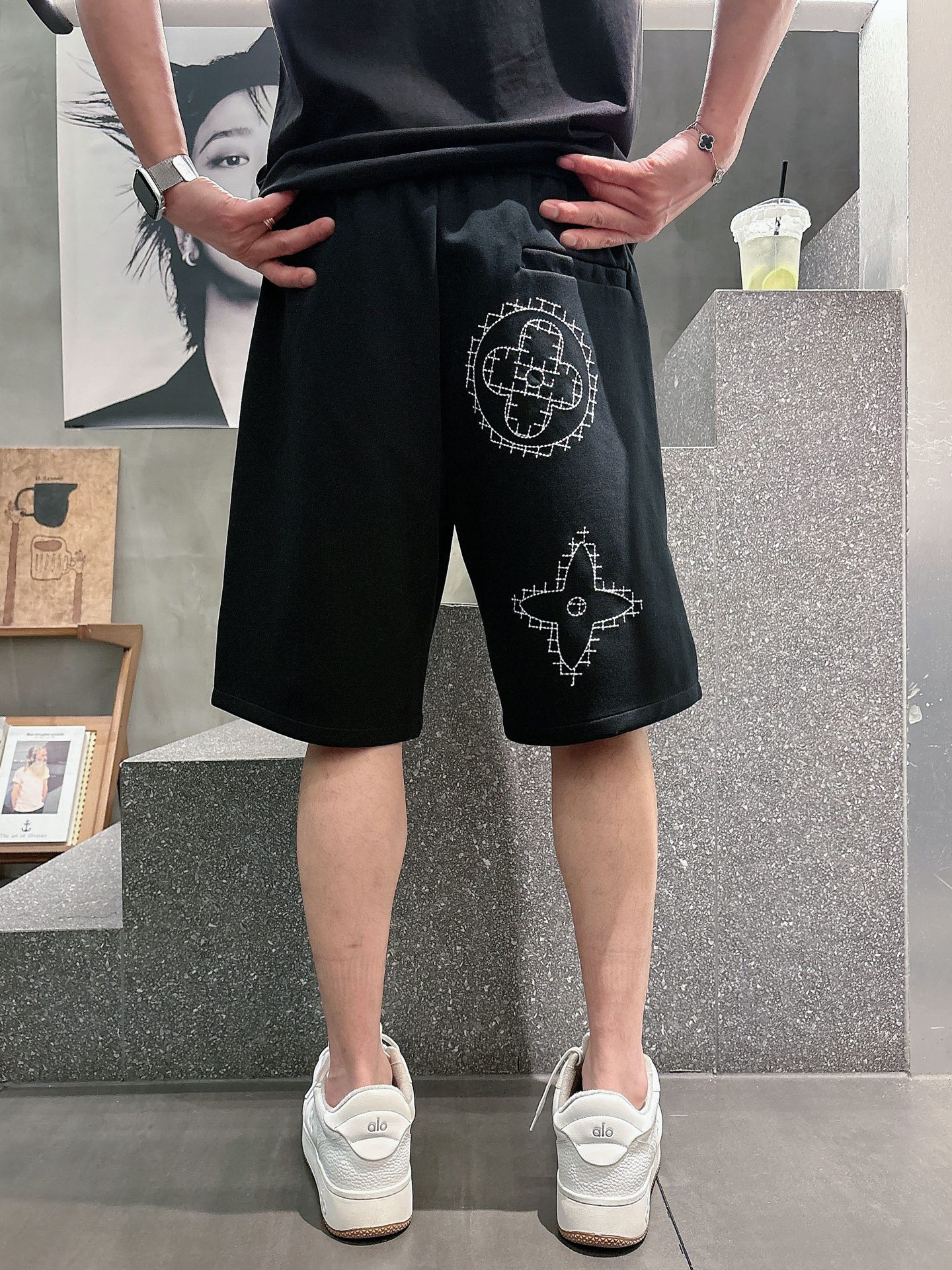 LV  三标齐全    2026夏季新款男士休闲短裤，高级定制面料透气面料 透气弹力舒适度极高，细节无可