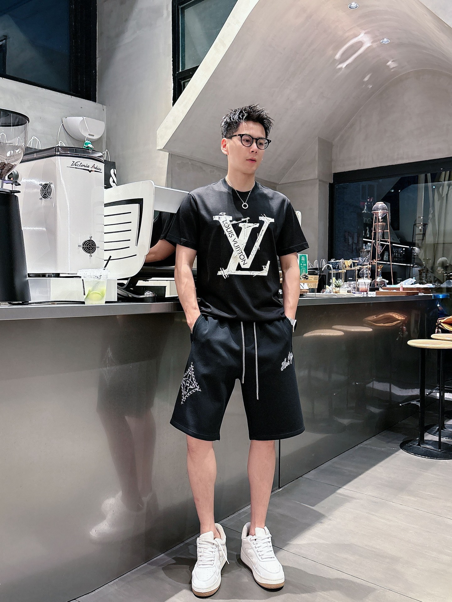 LV  三标齐全    2026夏季新款男士休闲短裤，高级定制面料透气面料 透气弹力舒适度极高，细节无可