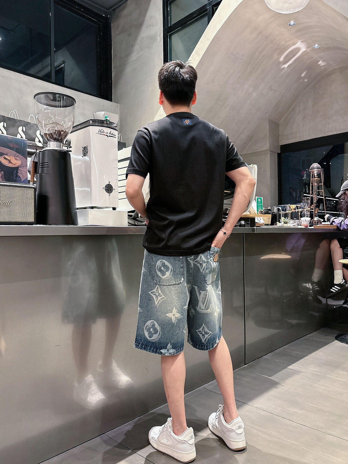 LV  三标齐全    2026夏季新款男士休闲短裤，高级定制面料透气面料 透气弹力舒适度极高，细节无可