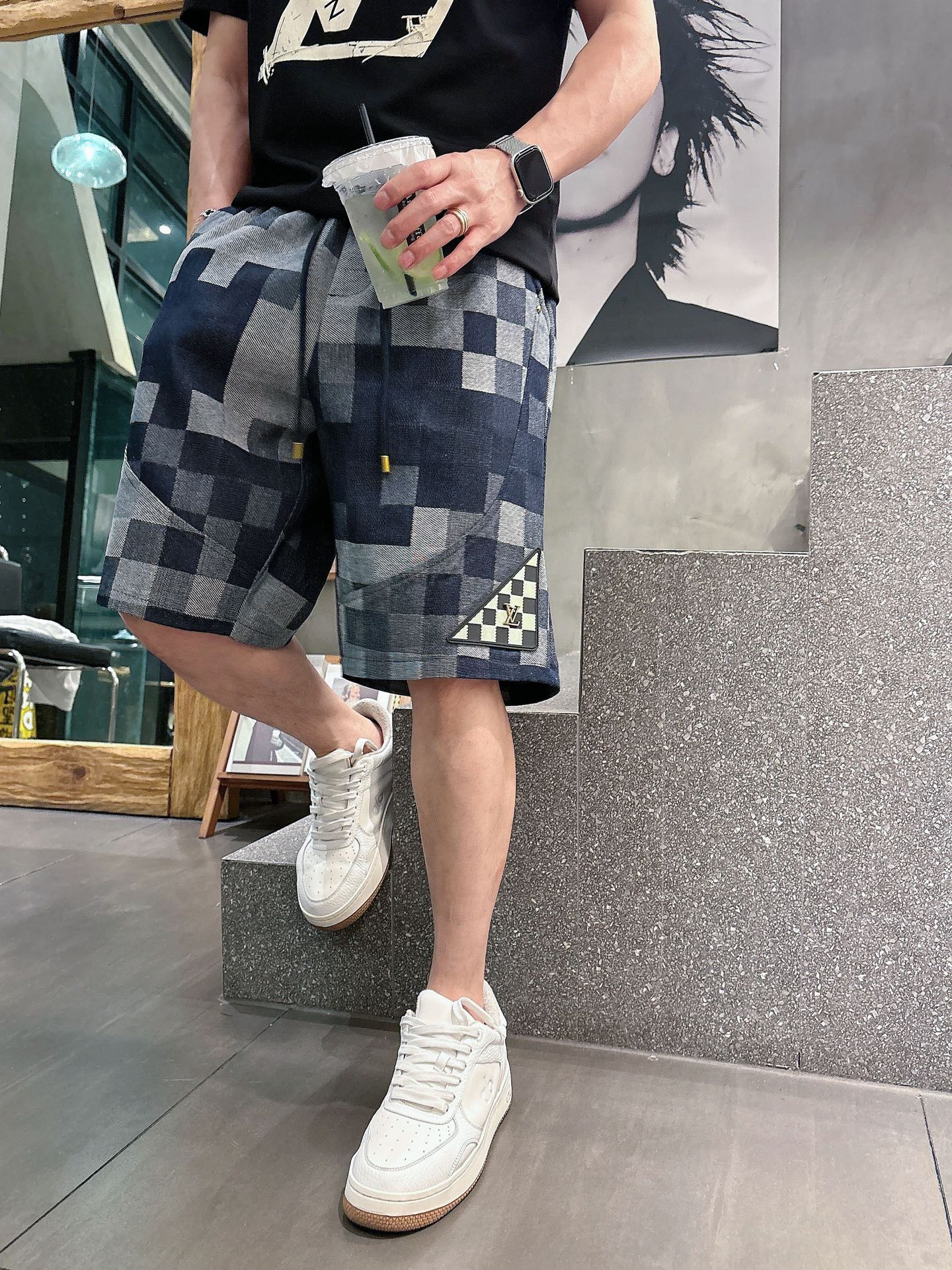 NO:844158,LV three-standard complete 2026 summer new men's casual shorts, advanced custom-made breathable fabrics, extremely breathable, elastic and comfortable, impeccable details, top-grade accessories, original logo design concept, delicate and soft feel!  The upper body fit is awesome!  Sizes M-XXXL, please state your height and weight when ordering,,louis vuitton,shorts,19860909LV 三标齐全 2026夏季新款男士休闲短裤,高级定制面料透气面料 透气弹力舒适度极高,细节无可挑剔,顶级辅料配备,原版logo设计理念,手感细腻柔软！上身版型超赞！尺码M-XXXL下单报身高体重,,louis vuitton,shorts,,Men's clothing