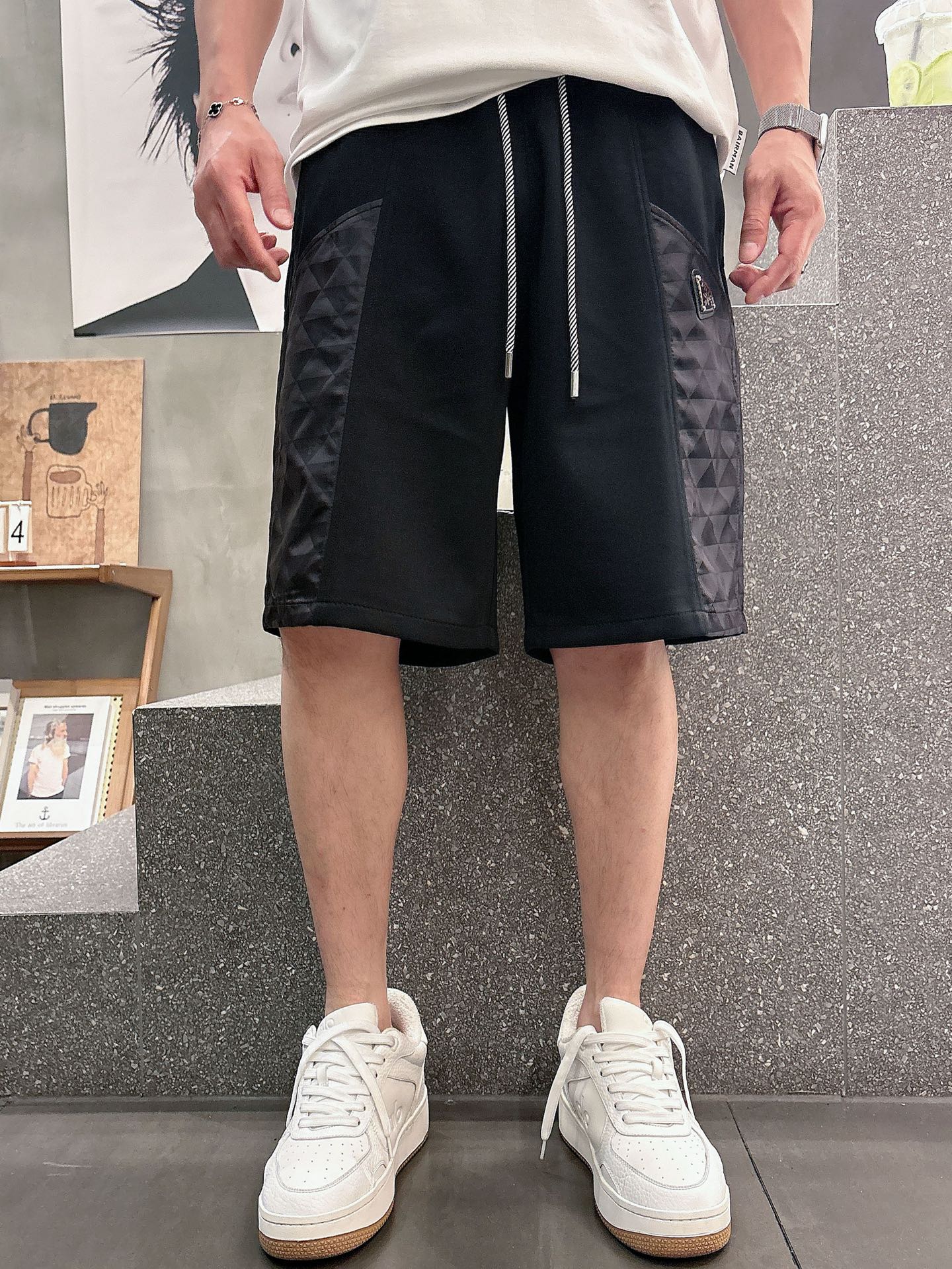 蒙口  三标齐全    2026夏季新款男士休闲短裤，高级定制面料透气面料 透气弹力舒适度极高，细节无可