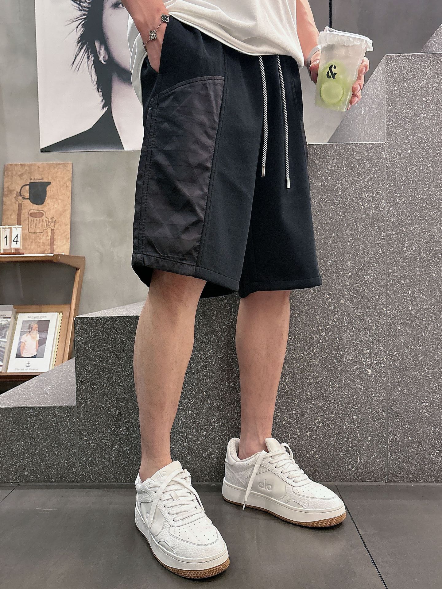 蒙口  三标齐全    2026夏季新款男士休闲短裤，高级定制面料透气面料 透气弹力舒适度极高，细节无可