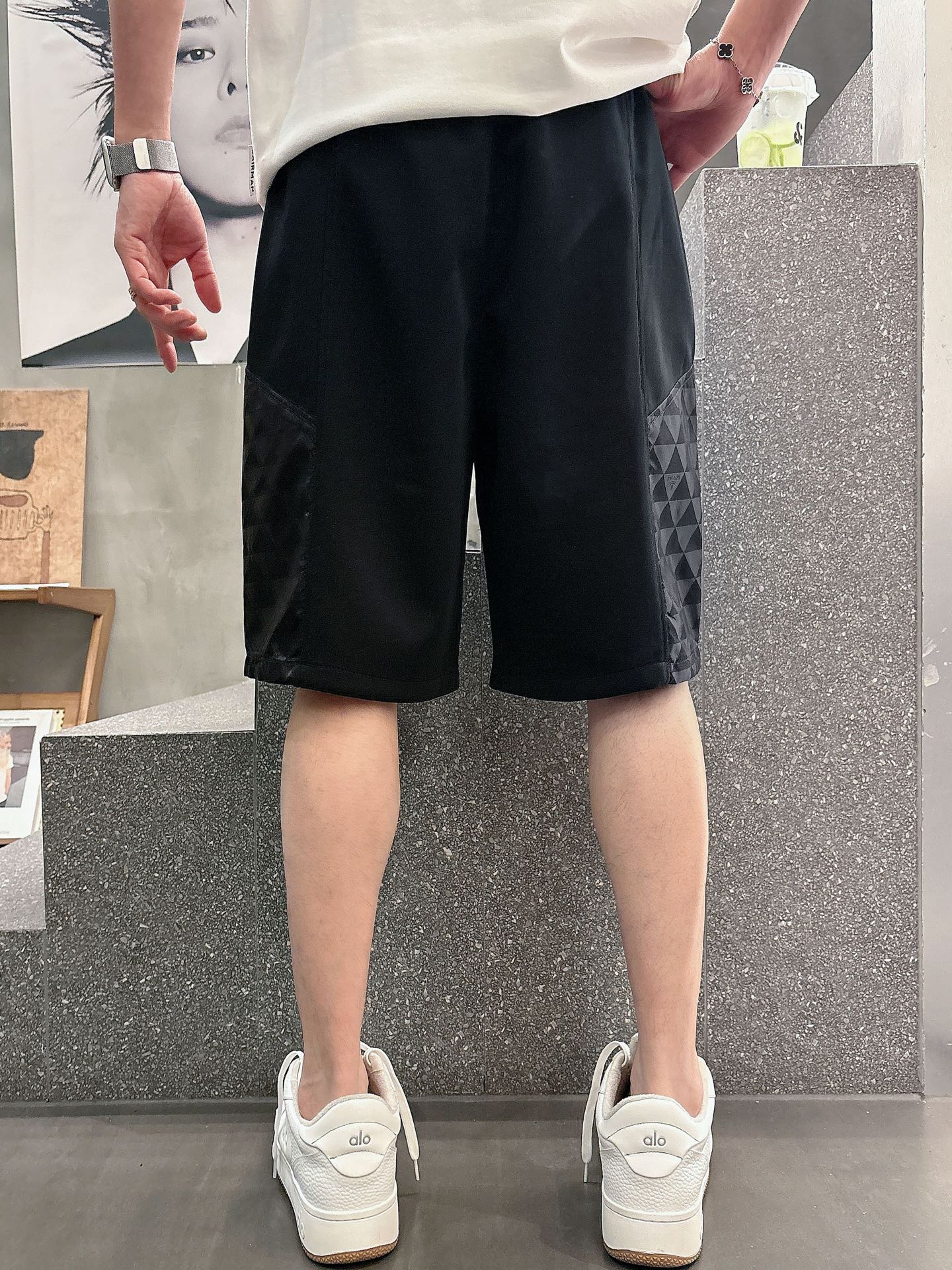 蒙口  三标齐全    2026夏季新款男士休闲短裤，高级定制面料透气面料 透气弹力舒适度极高，细节无可