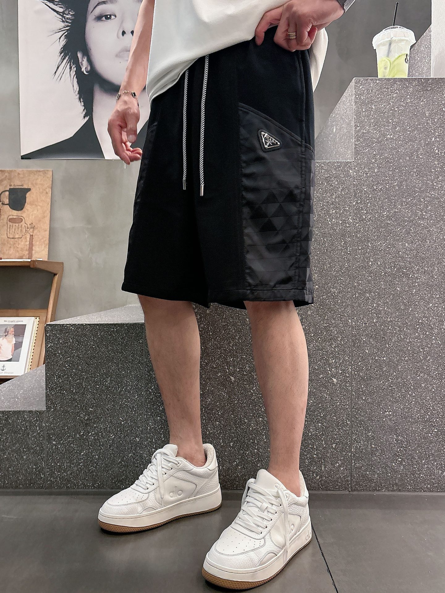 蒙口  三标齐全    2026夏季新款男士休闲短裤，高级定制面料透气面料 透气弹力舒适度极高，细节无可