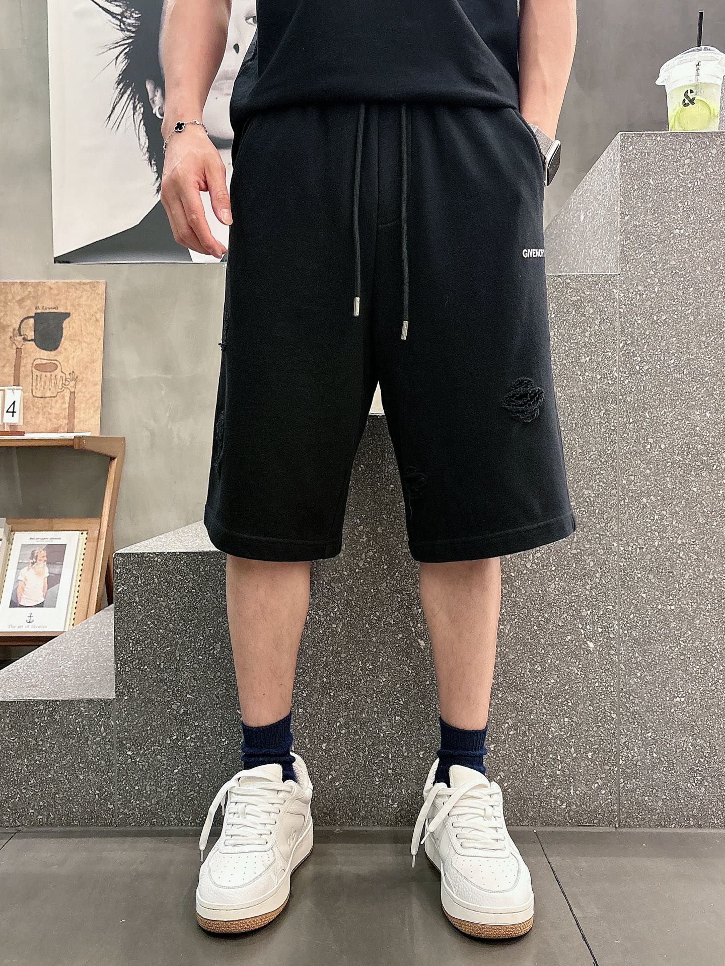 纪梵希  三标齐全    2026夏季新款男士休闲短裤，高级定制面料透气面料 透气弹力舒适度极高，细节无