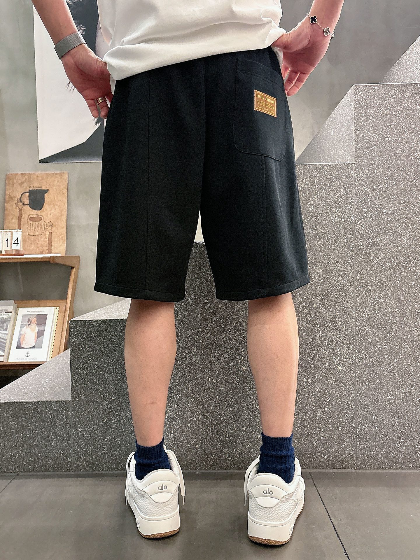 LV 三标齐全    2026夏季新款男士休闲短裤，高级定制面料透气面料 透气弹力舒适度极高，细节无可挑
