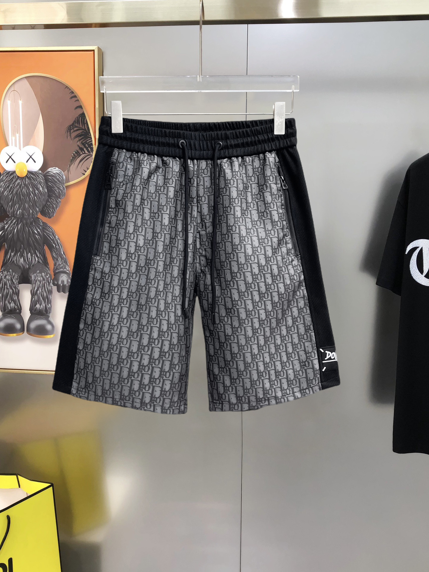 NO:848291,Dior's 2026 new summer men's casual shorts with three complete standards, advanced custom-made breathable fabrics, extremely breathable, elastic and comfortable, impeccable details, top-grade accessories, original logo design concept, delicate and soft feel!  The upper body fit is awesome!  For sizes M-XXXL, please state your height and weight when ordering, dior, shorts,19860909迪奥 三标齐全 2026夏季新款男士休闲短裤,高级定制面料透气面料 透气弹力舒适度极高,细节无可挑剔,顶级辅料配备,原版logo设计理念,手感细腻柔软！上身版型超赞！尺码M-XXXL下单报身高体重,,dior,shorts,,Men's clothing