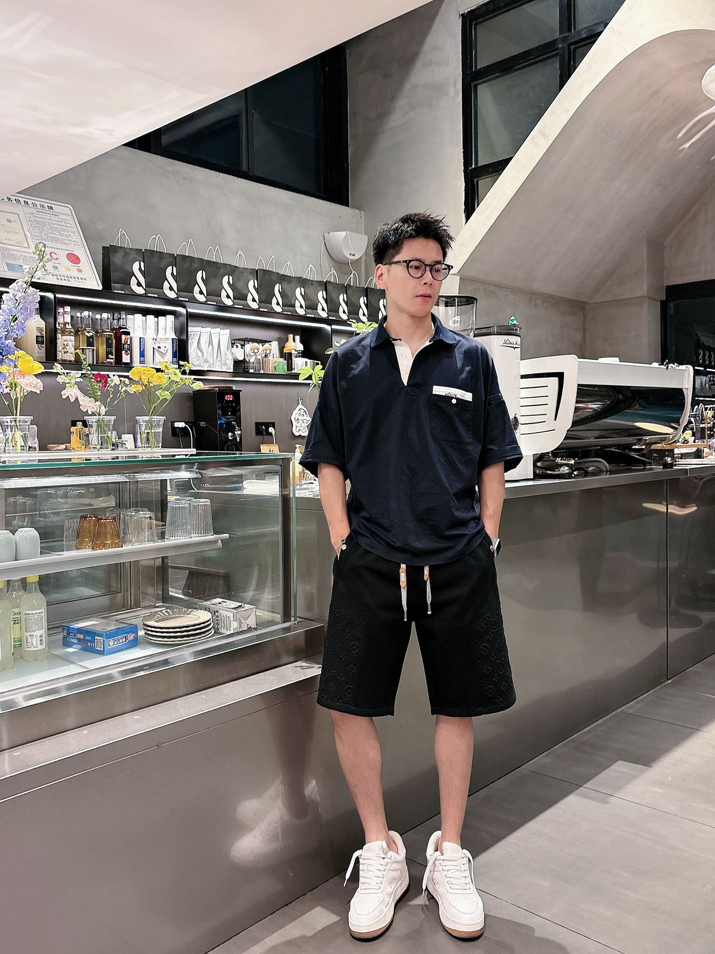 LV   三标齐全    2026夏季新款男士休闲短裤，高级定制面料透气面料 透气弹力舒适度极高，细节无