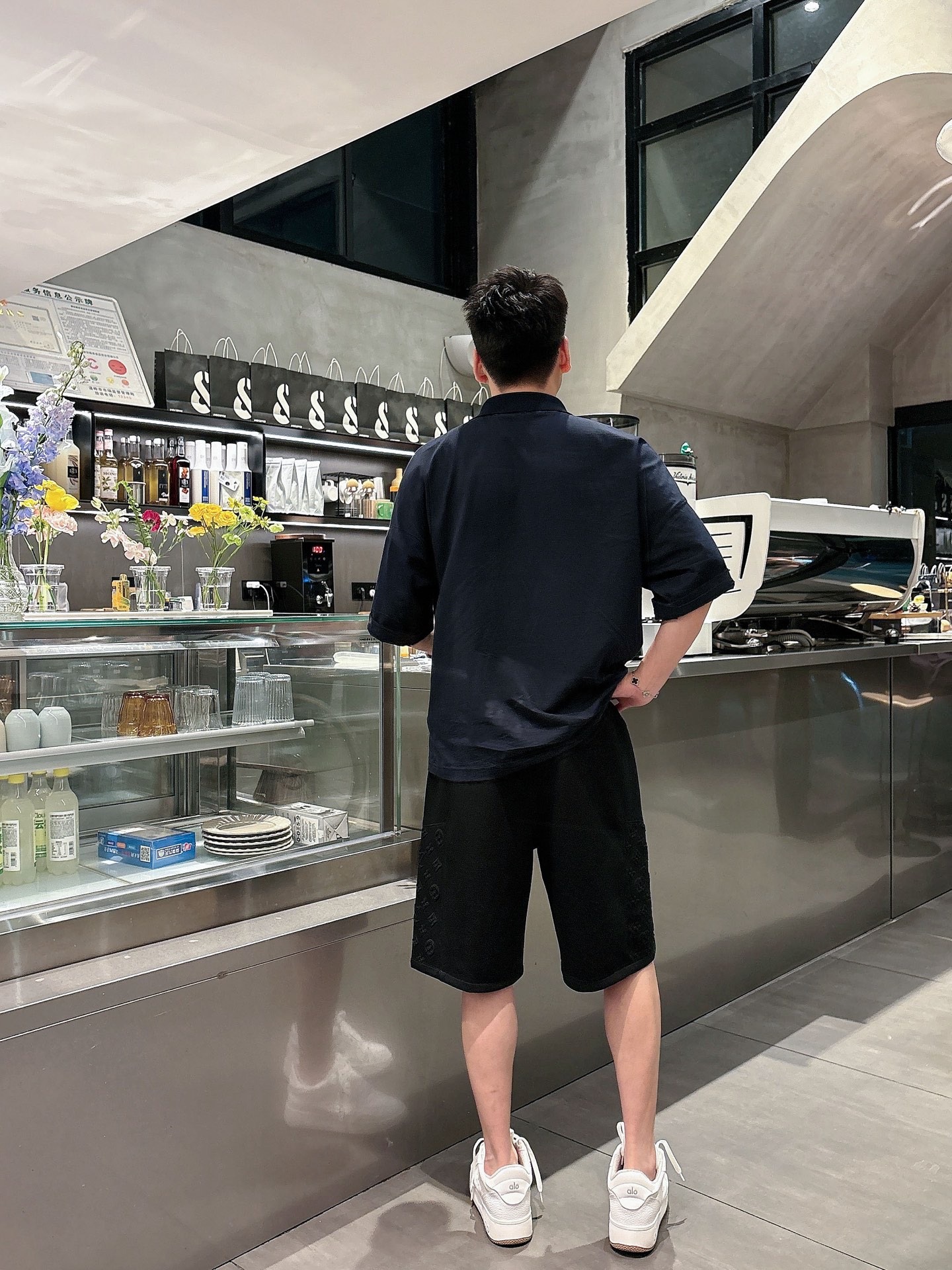 LV   三标齐全    2026夏季新款男士休闲短裤，高级定制面料透气面料 透气弹力舒适度极高，细节无