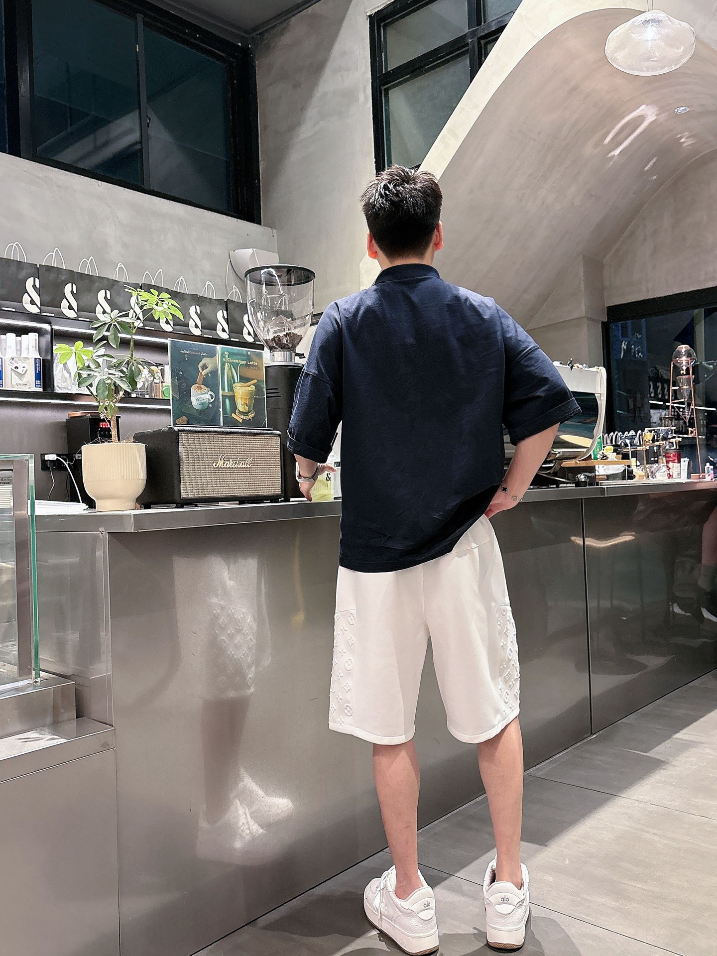 LV   三标齐全    2026夏季新款男士休闲短裤，高级定制面料透气面料 透气弹力舒适度极高，细节无
