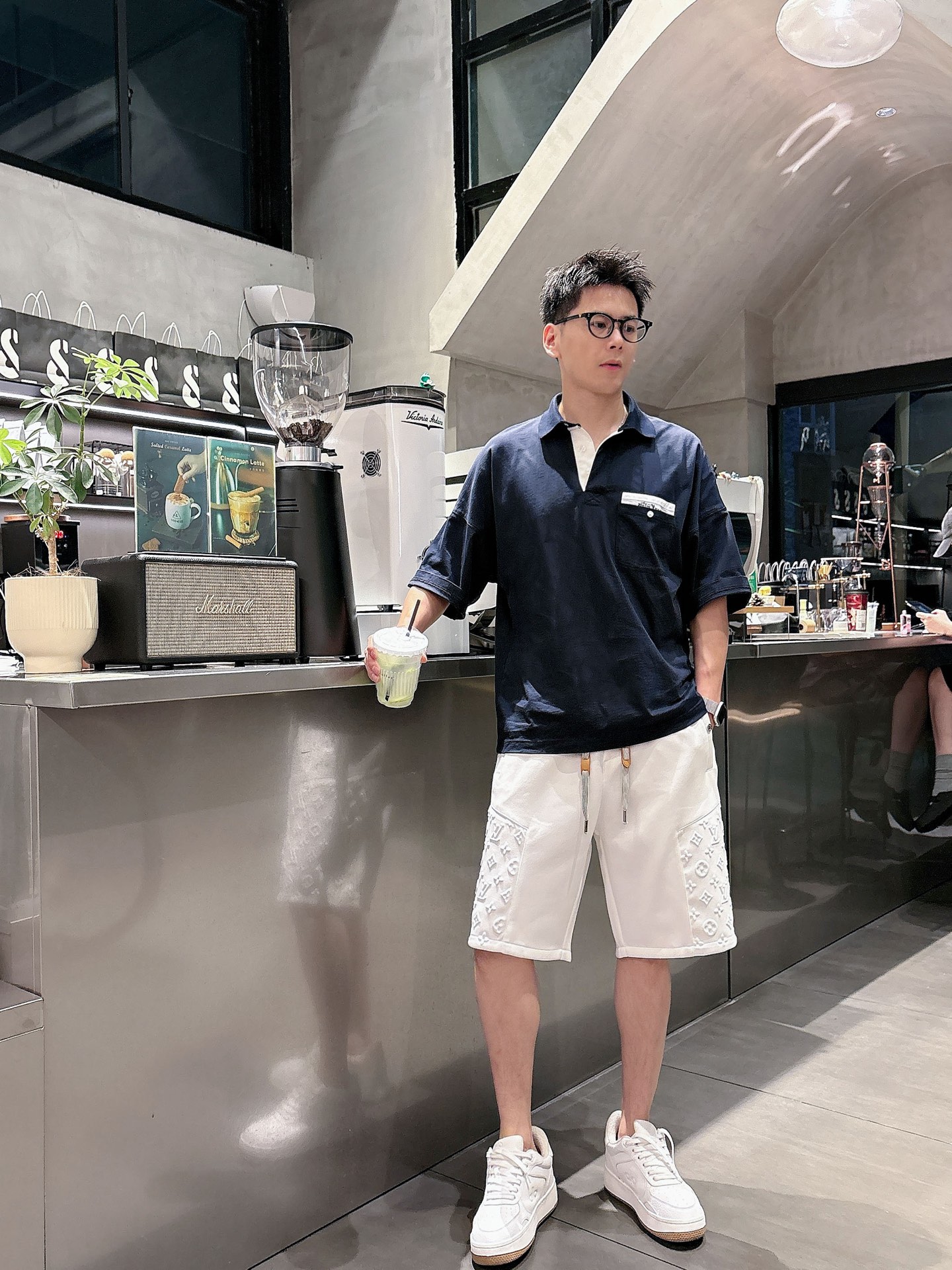 LV   三标齐全    2026夏季新款男士休闲短裤，高级定制面料透气面料 透气弹力舒适度极高，细节无