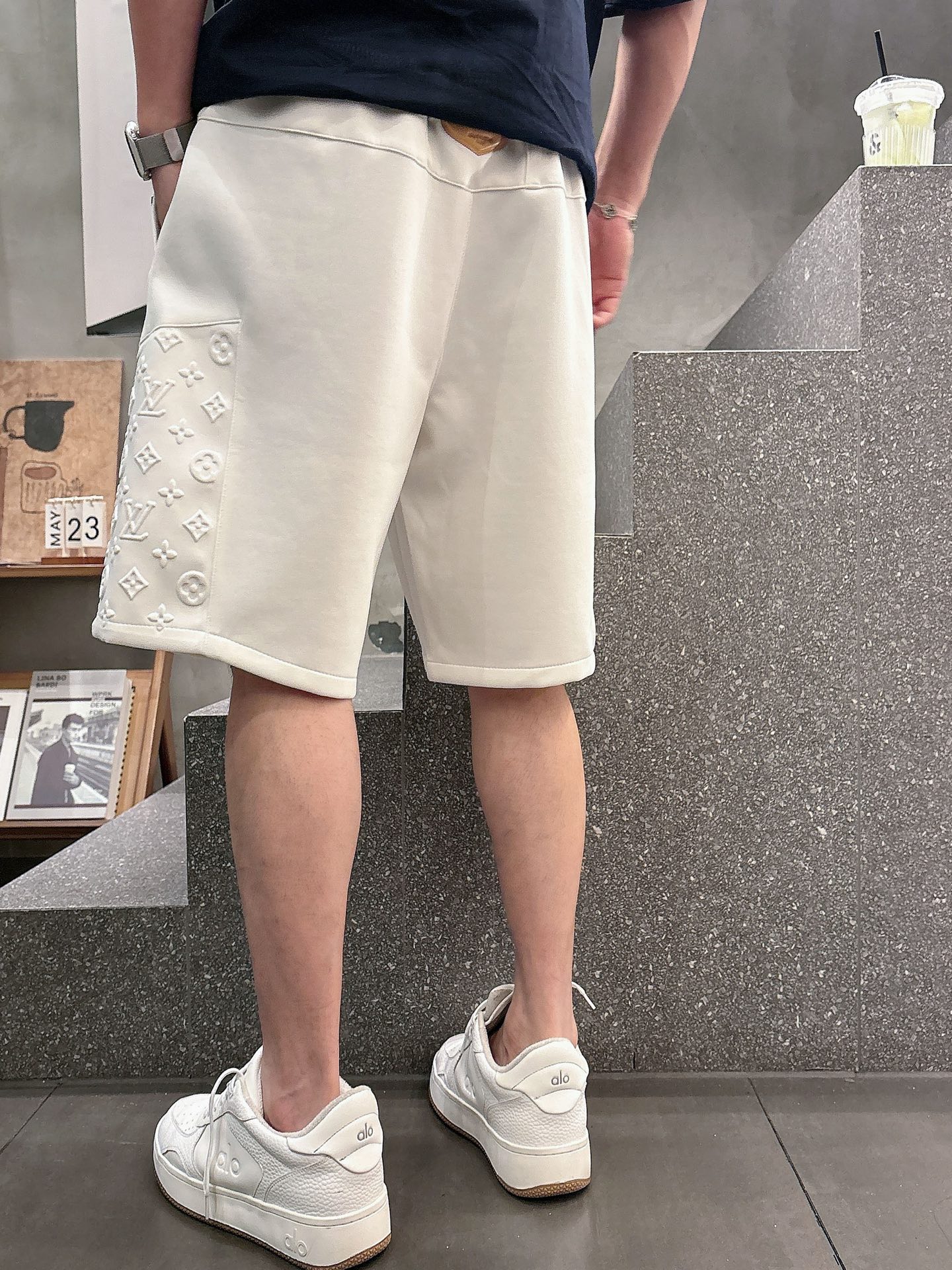 LV   三标齐全    2026夏季新款男士休闲短裤，高级定制面料透气面料 透气弹力舒适度极高，细节无