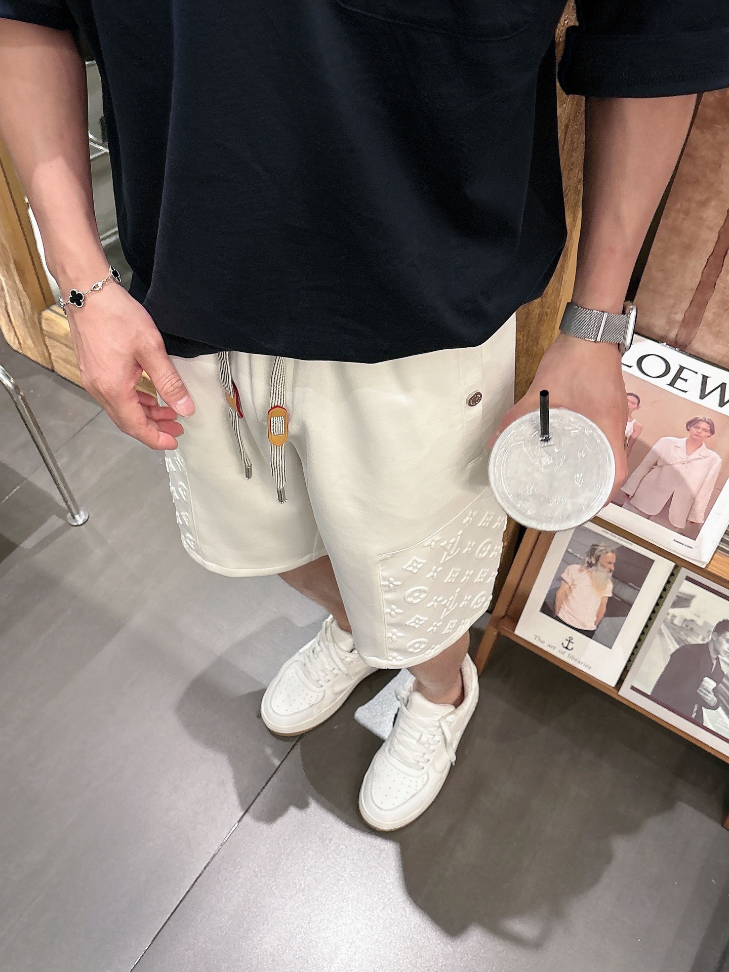 LV   三标齐全    2026夏季新款男士休闲短裤，高级定制面料透气面料 透气弹力舒适度极高，细节无