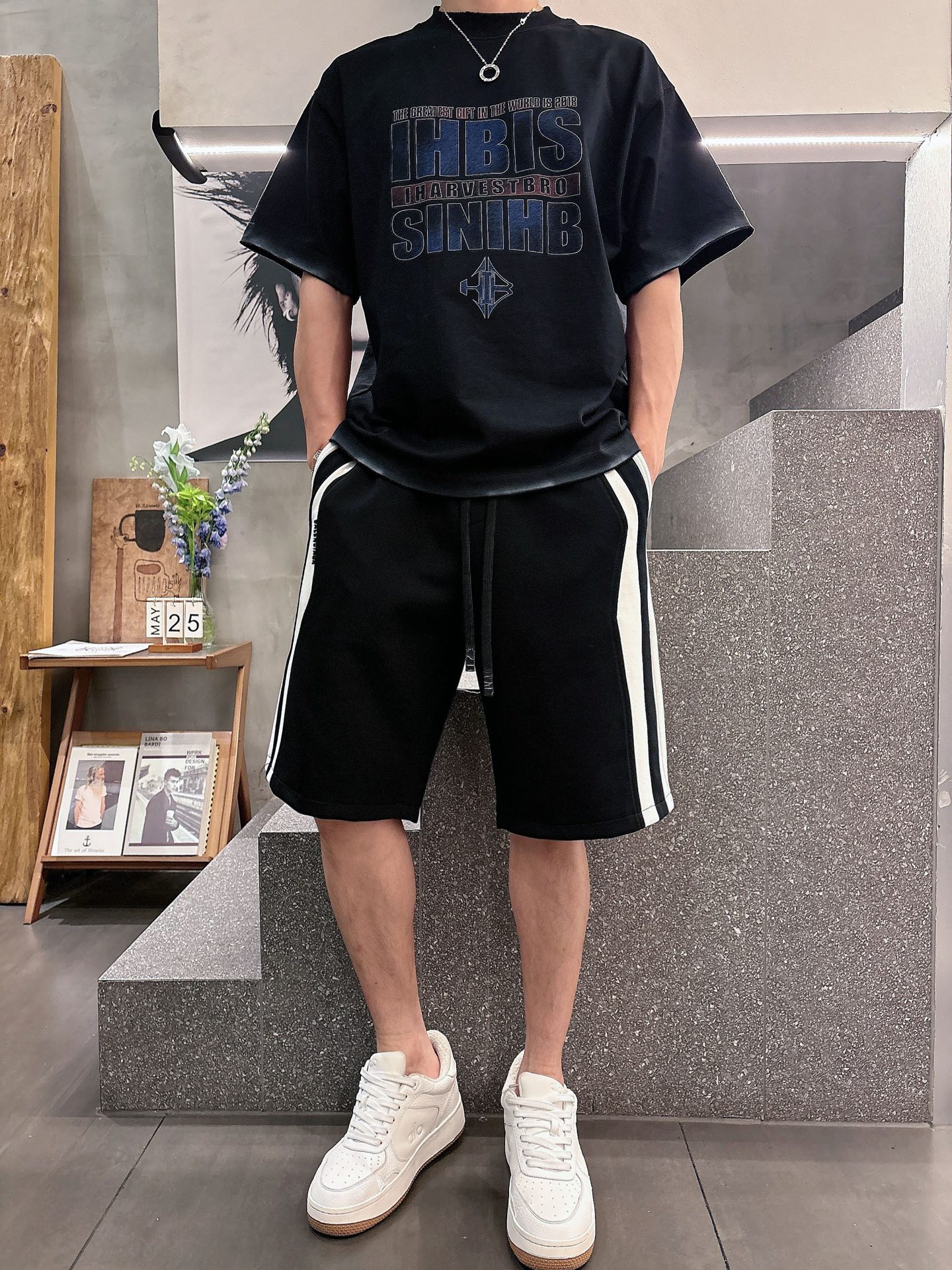 巴黎世家  三标齐全    2026夏季新款男士休闲短裤，高级定制面料透气面料 透气弹力舒适度极高，细节