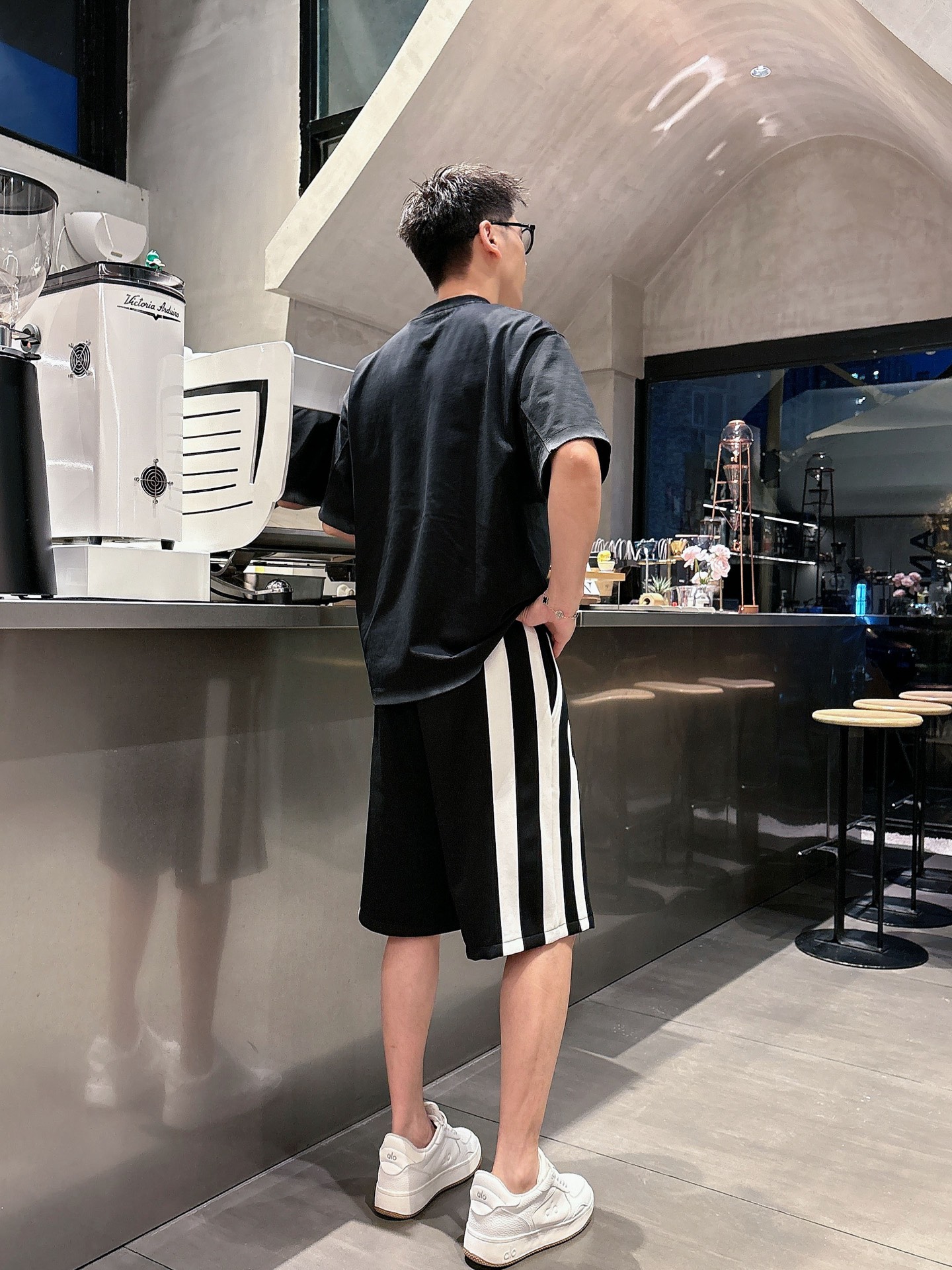 巴黎世家  三标齐全    2026夏季新款男士休闲短裤，高级定制面料透气面料 透气弹力舒适度极高，细节