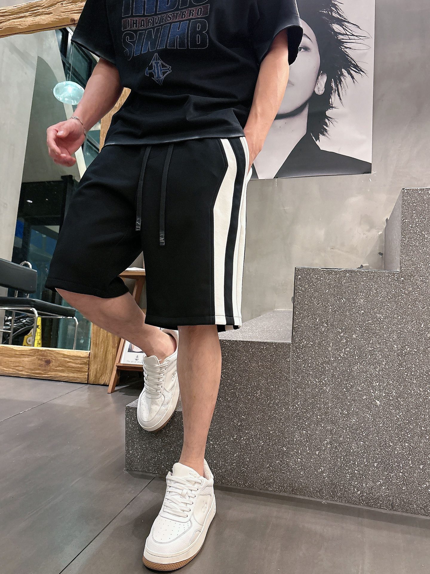 巴黎世家  三标齐全    2026夏季新款男士休闲短裤，高级定制面料透气面料 透气弹力舒适度极高，细节