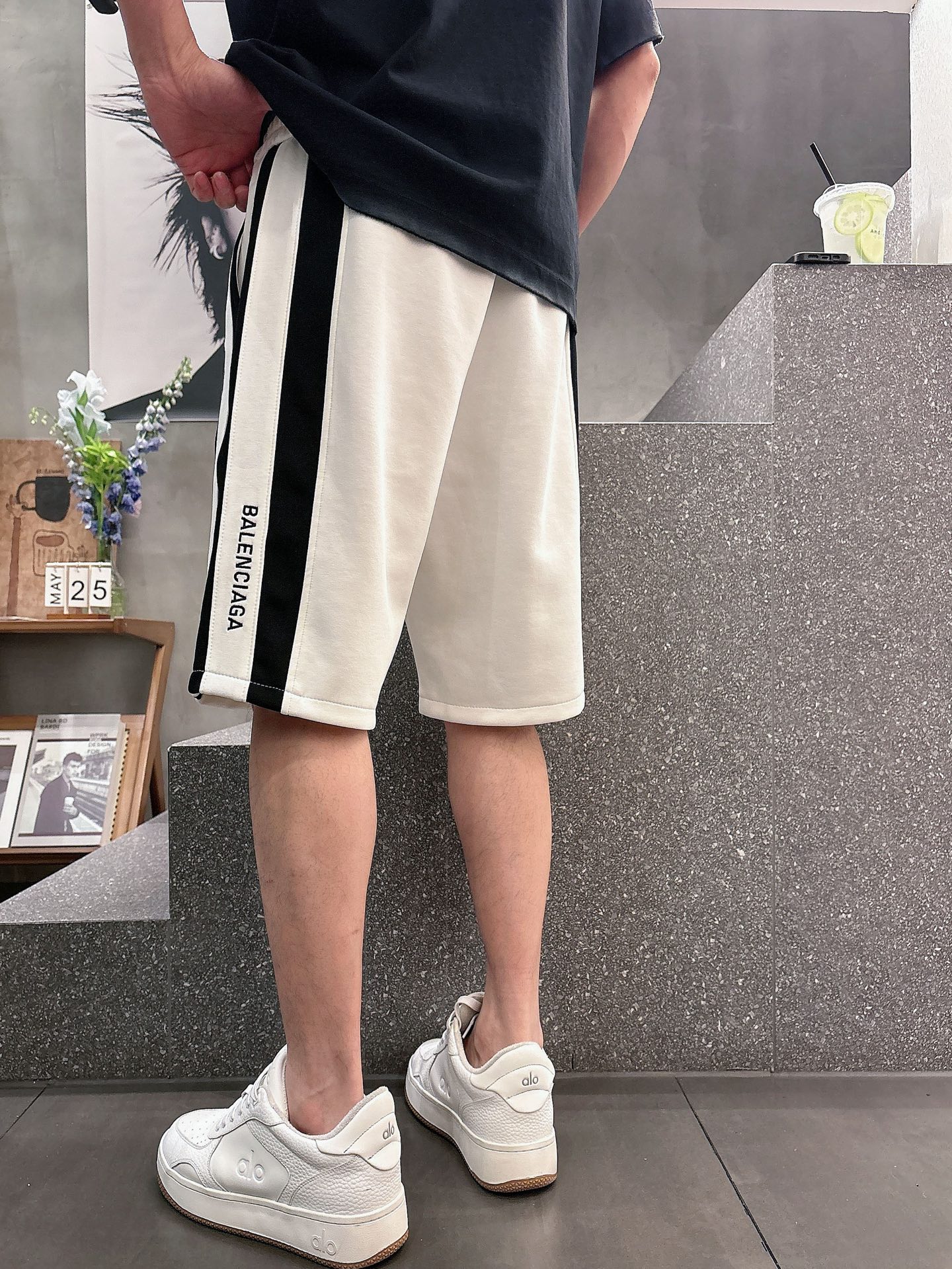 巴黎世家  三标齐全    2026夏季新款男士休闲短裤，高级定制面料透气面料 透气弹力舒适度极高，细节