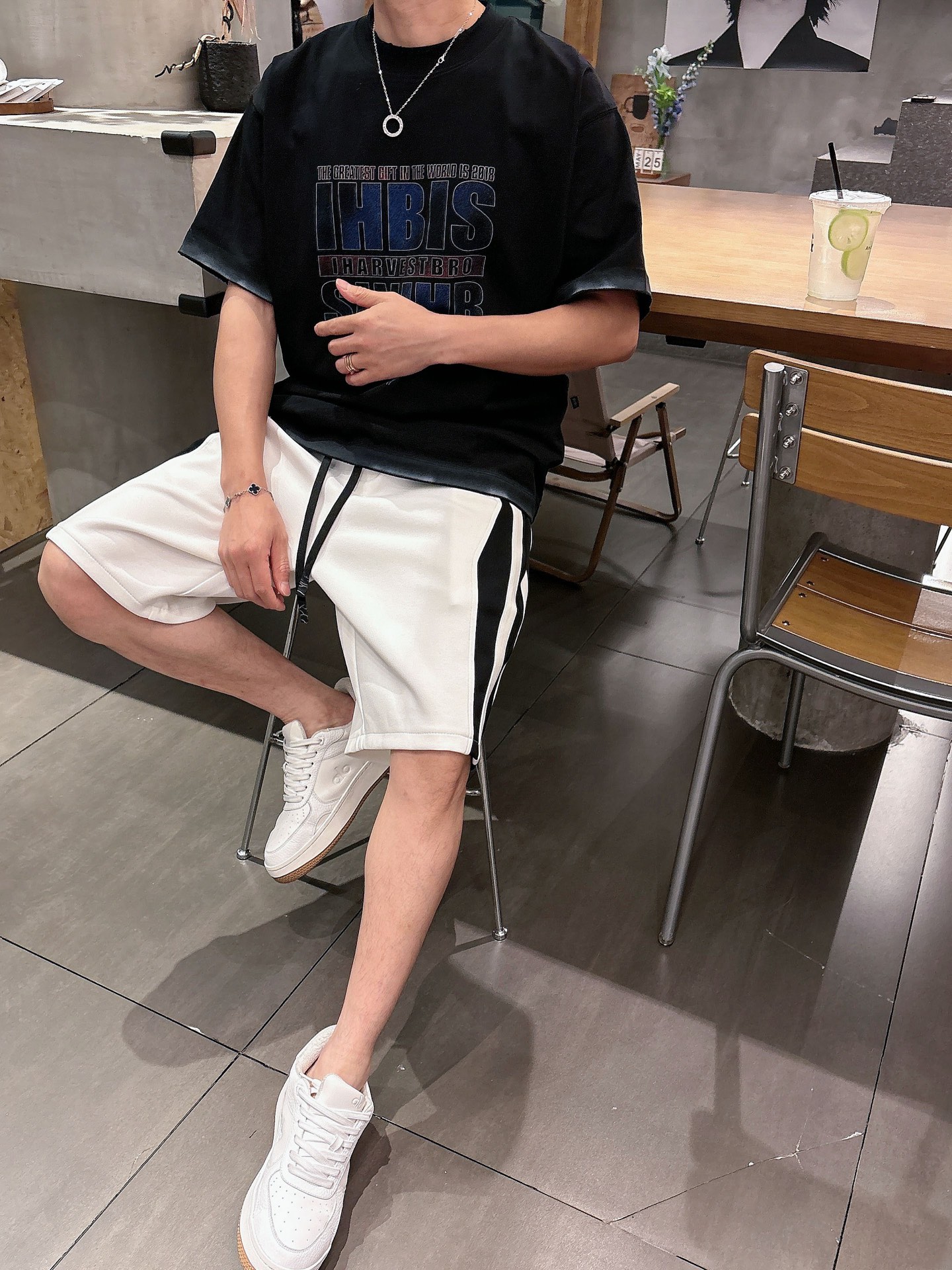 巴黎世家  三标齐全    2026夏季新款男士休闲短裤，高级定制面料透气面料 透气弹力舒适度极高，细节