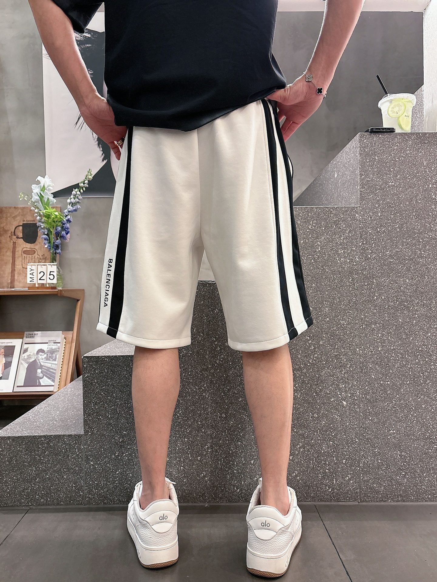 巴黎世家  三标齐全    2026夏季新款男士休闲短裤，高级定制面料透气面料 透气弹力舒适度极高，细节