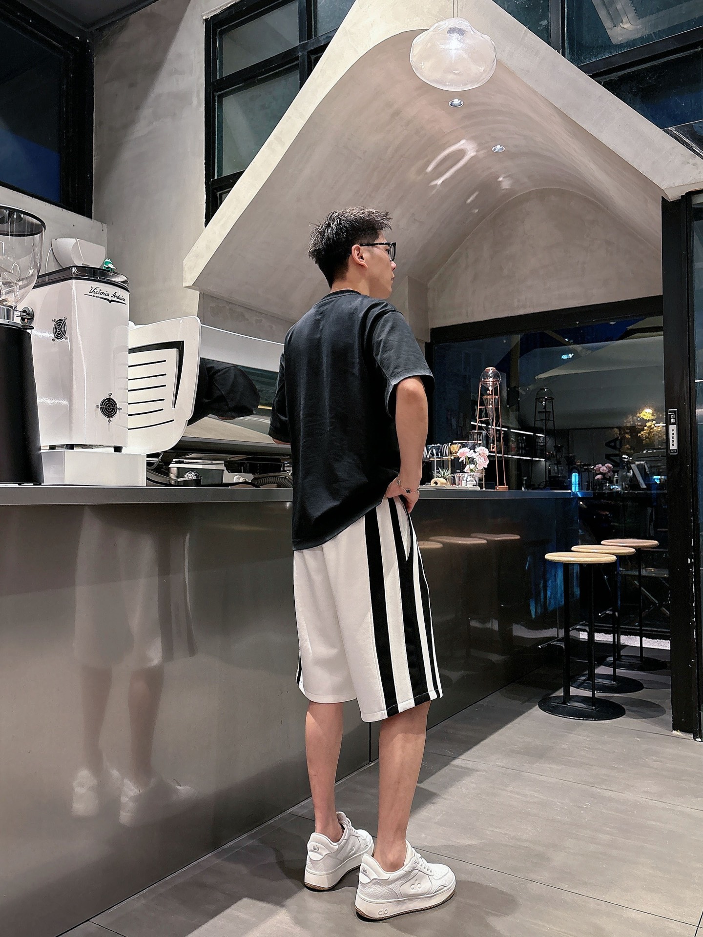 巴黎世家  三标齐全    2026夏季新款男士休闲短裤，高级定制面料透气面料 透气弹力舒适度极高，细节