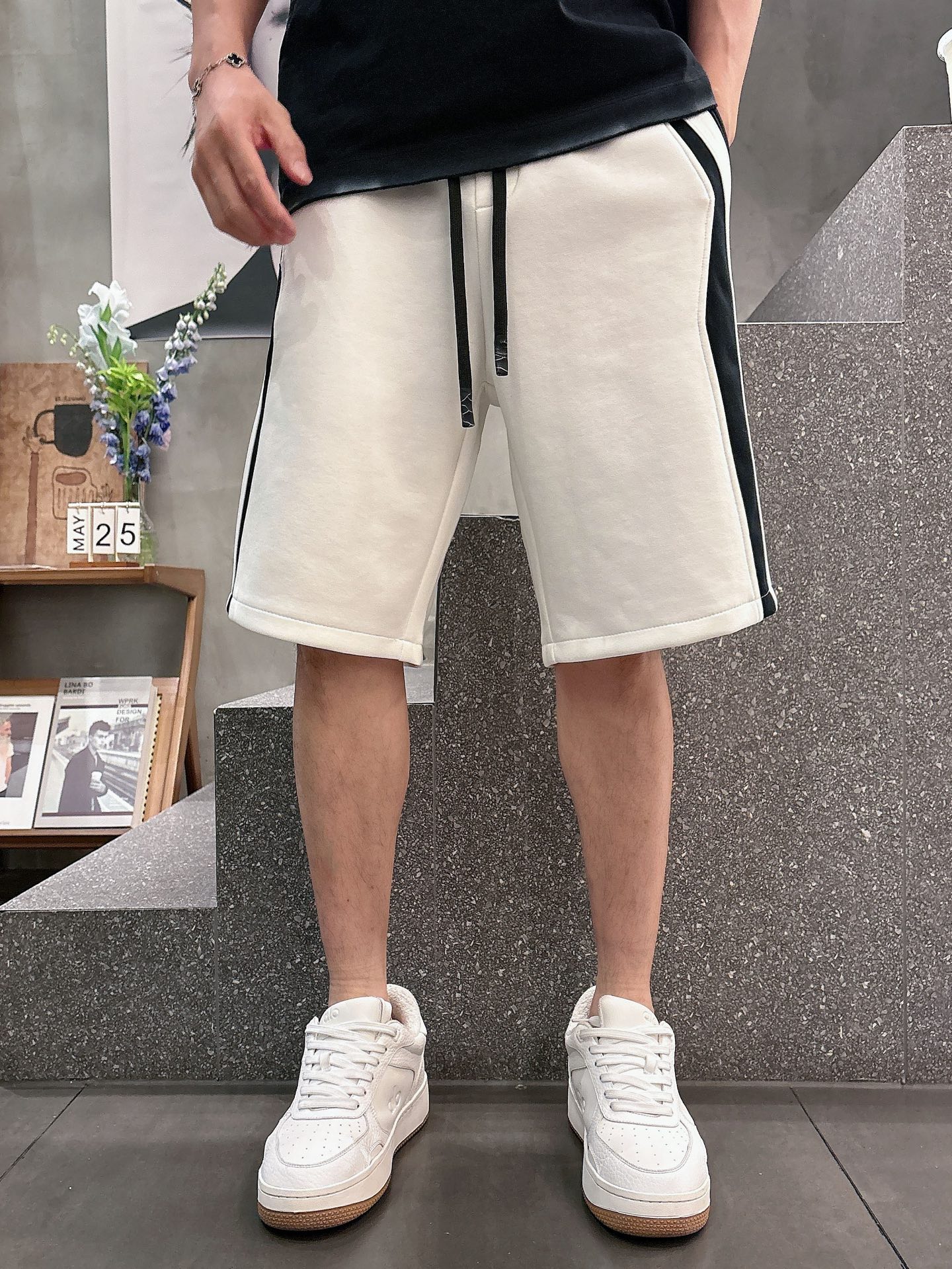 巴黎世家  三标齐全    2026夏季新款男士休闲短裤，高级定制面料透气面料 透气弹力舒适度极高，细节