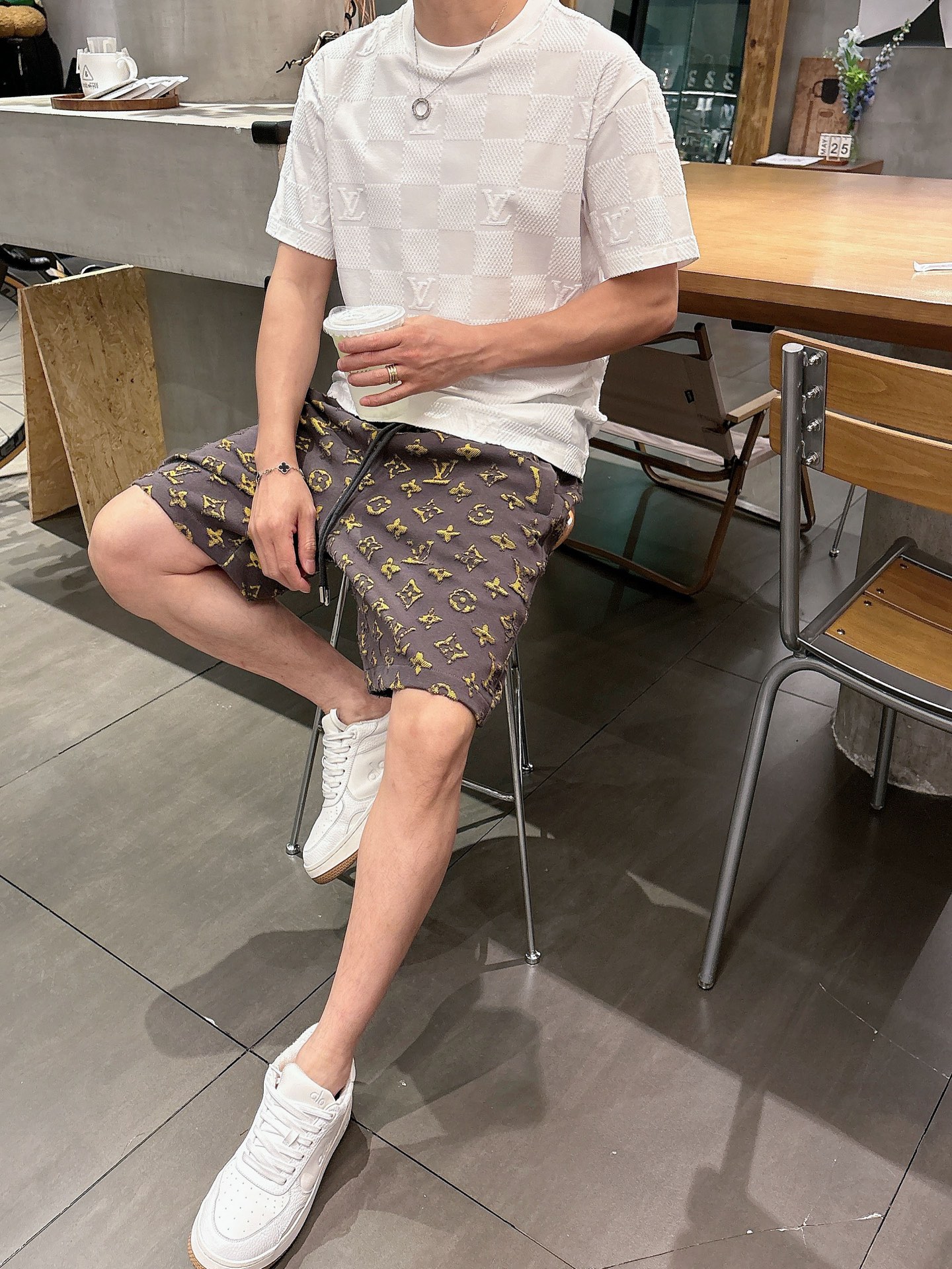 LV  三标齐全    2026夏季新款男士休闲短裤，高级定制面料透气面料 透气弹力舒适度极高，细节无可