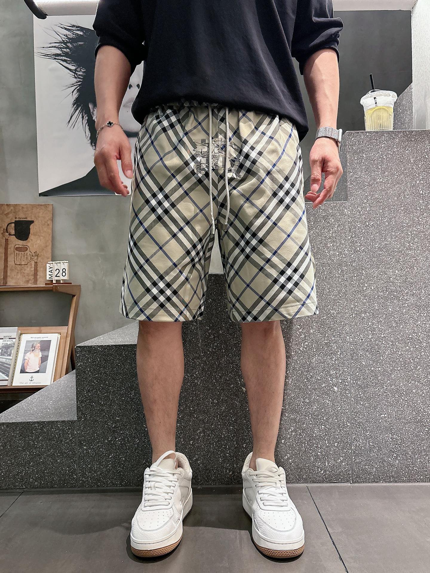 巴宝莉  三标齐全    2026夏季新款男士休闲短裤，高级定制面料透气面料 透气弹力舒适度极高，细节无