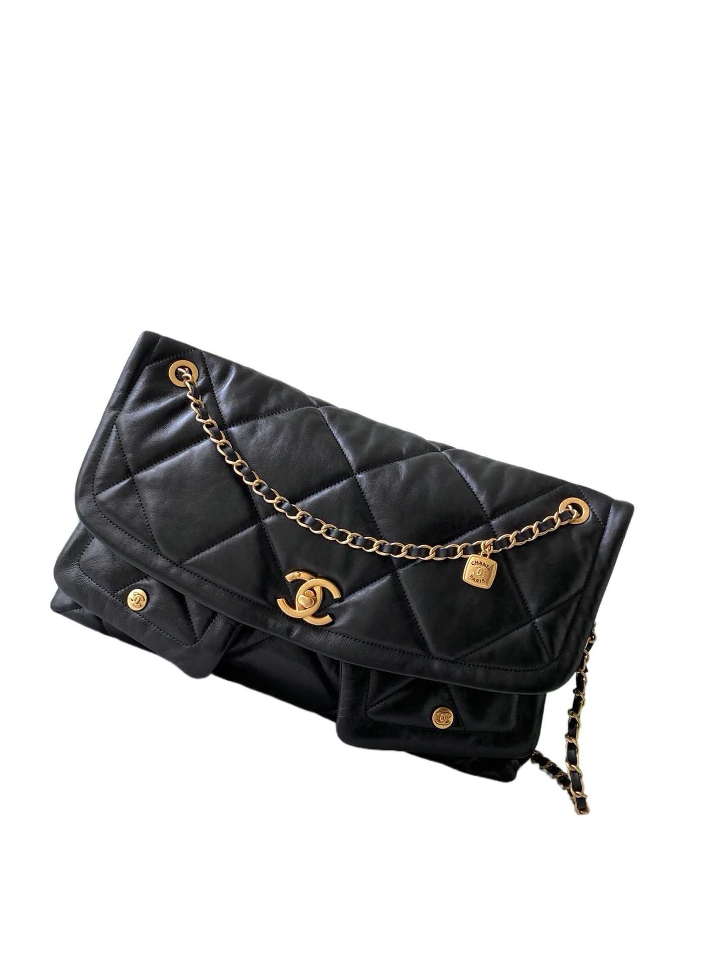 Chanel 25K Flap Bag: Classic Quilted Design with Functional Front Pockets