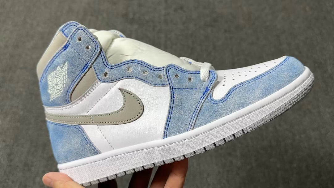 福利特价AirJordan1RetroHighOGHyperRoyal水洗蓝白蓝货号555088-402