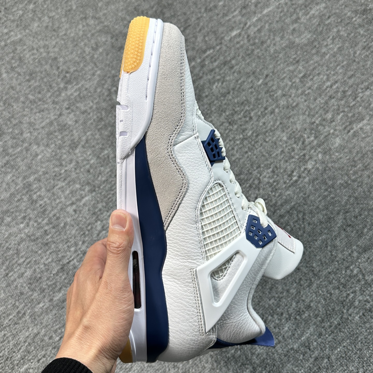 ♨️东莞裁片版本 2026年开年重磅福利特价！aj4SB白蓝 36-47.5齐 售前 售后三包到底，品质