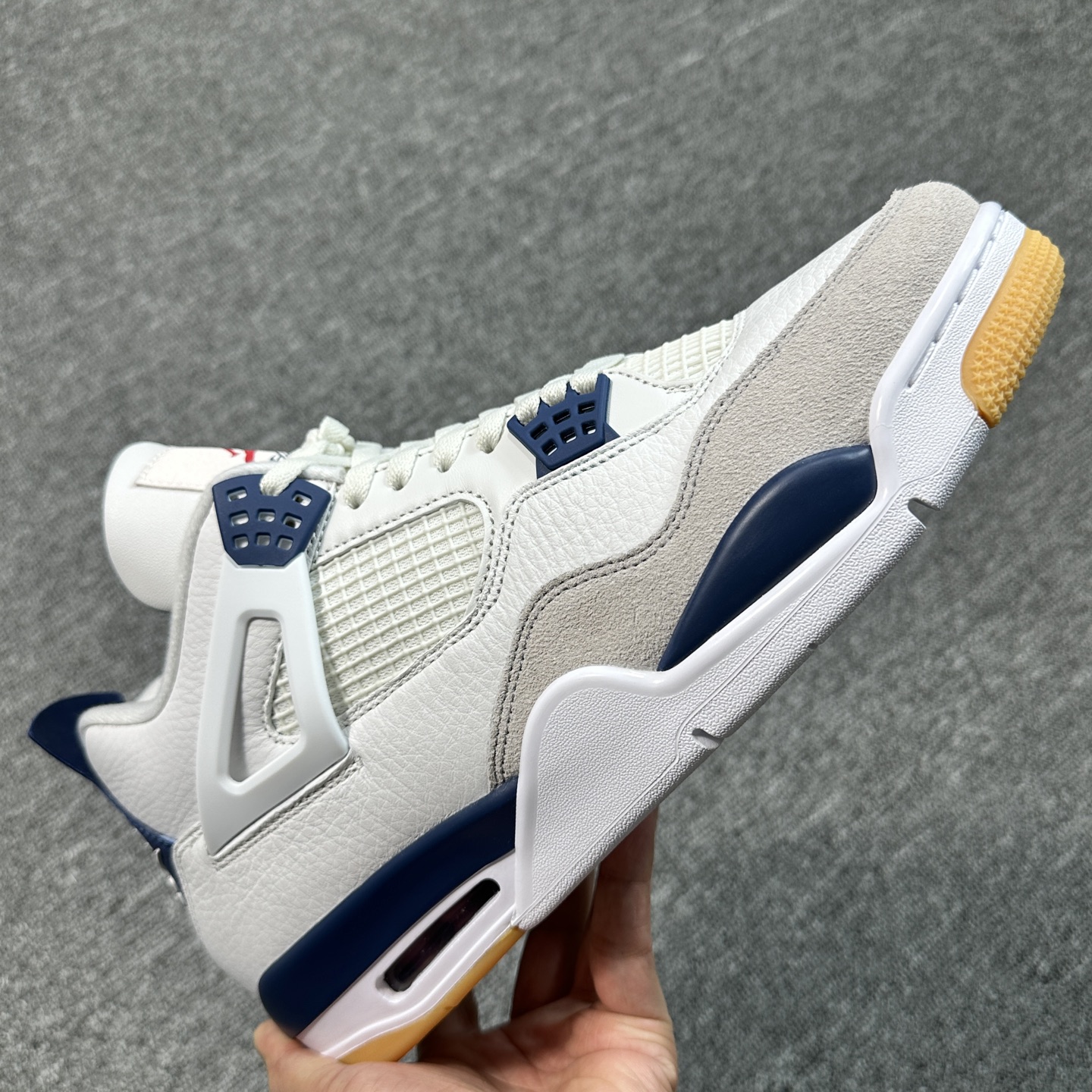 ♨️东莞裁片版本 2026年开年重磅福利特价！aj4SB白蓝 36-47.5齐 售前 售后三包到底，品质