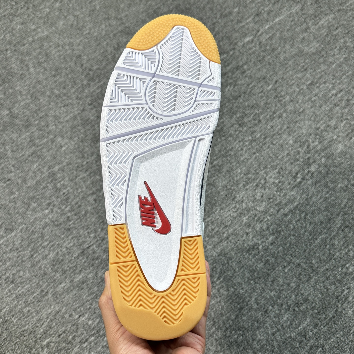 ♨️东莞裁片版本 2026年开年重磅福利特价！aj4SB白蓝 36-47.5齐 售前 售后三包到底，品质