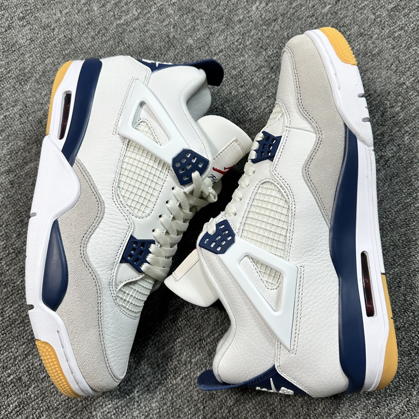 ♨️东莞裁片版本 2026年开年重磅福利特价！aj4SB白蓝 36-47.5齐 售前 售后三包到底，品质