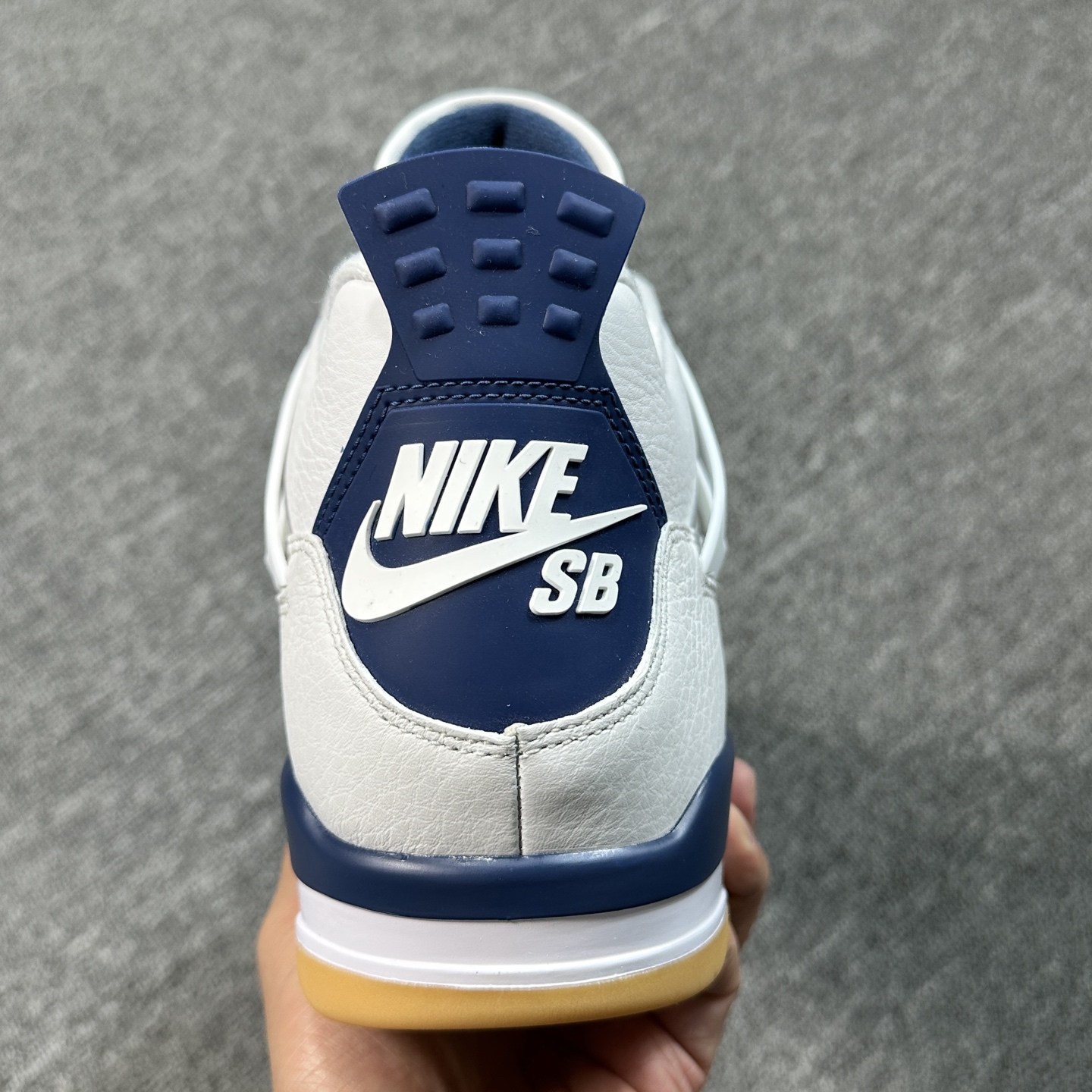 ♨️东莞裁片版本 2026年开年重磅福利特价！aj4SB白蓝 36-47.5齐 售前 售后三包到底，品质