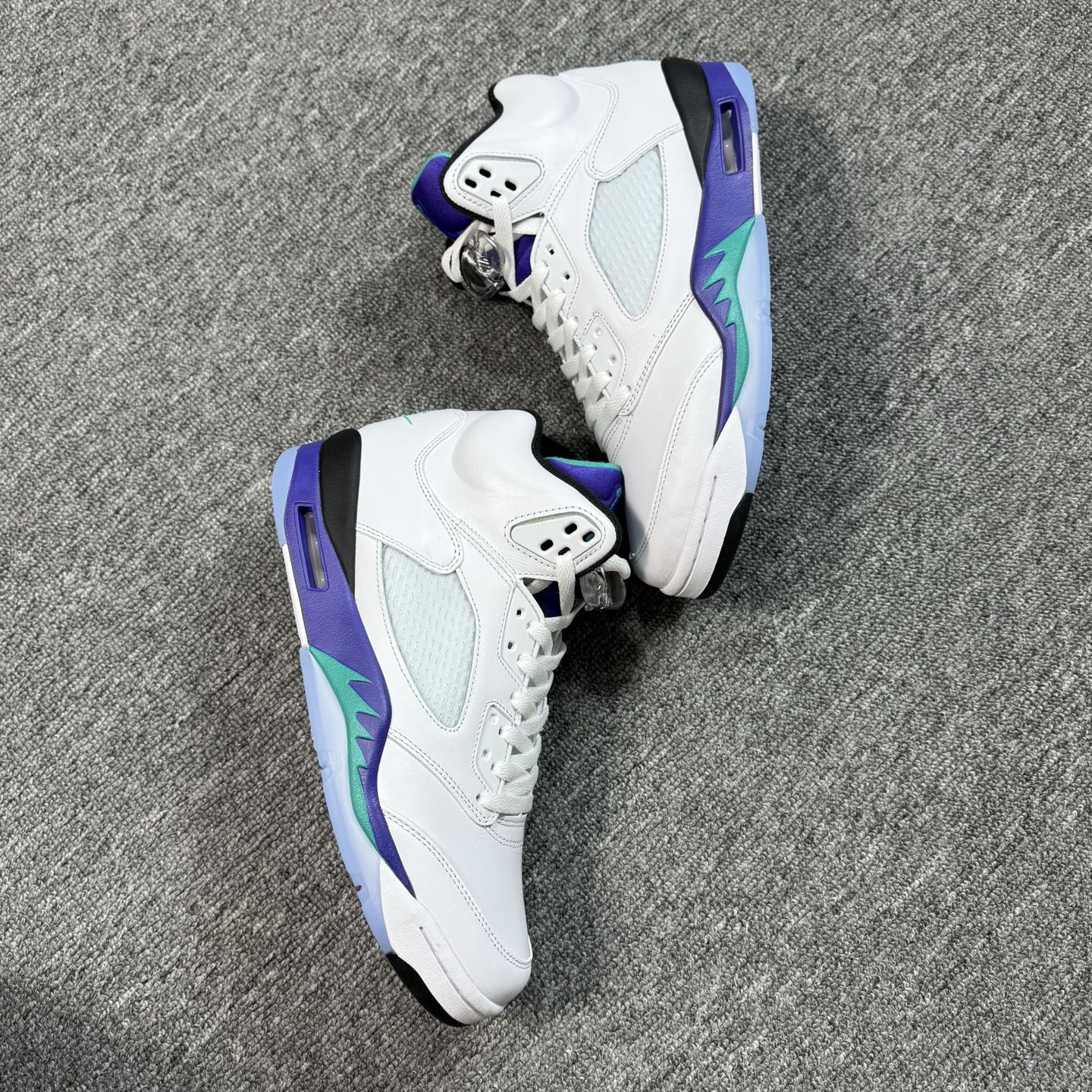 ♨️东莞裁片版本 2026年开年重磅福利特价！aj5白紫 尺码42-47.5齐 售前 售后三包到底，品质