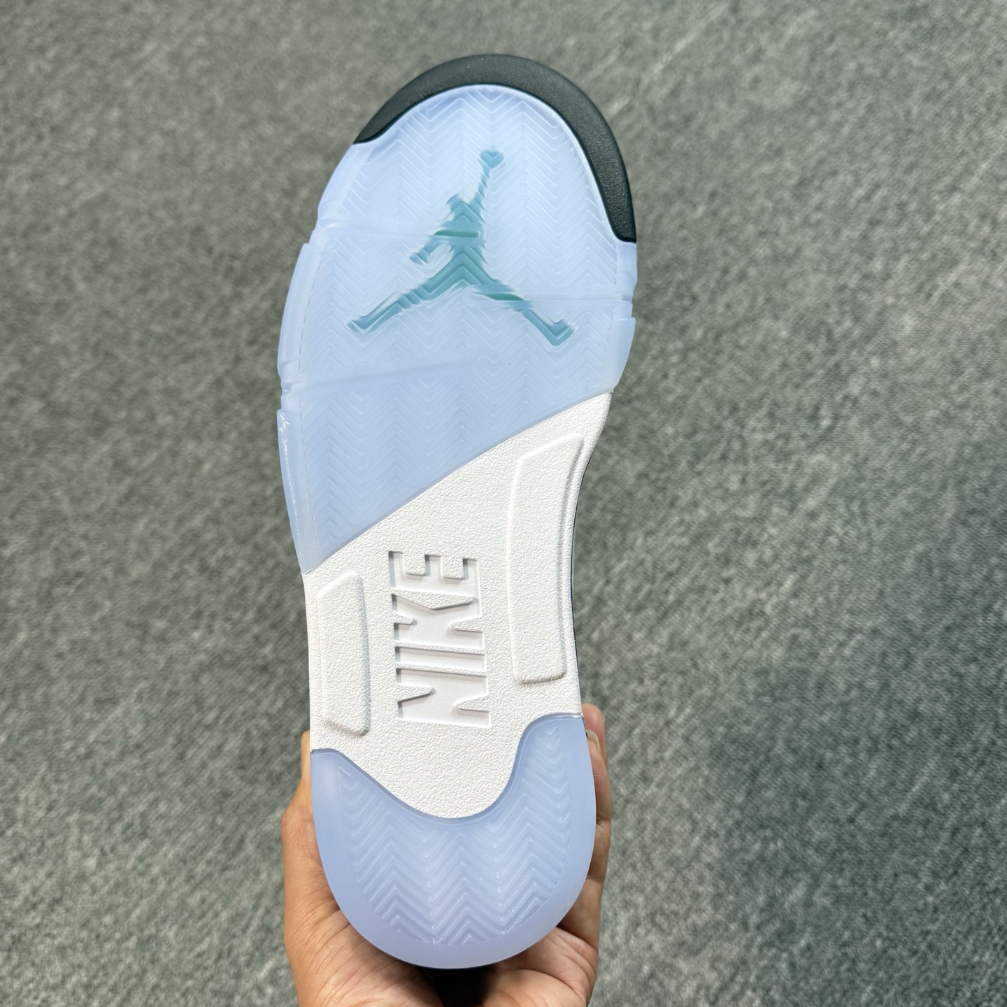 ♨️东莞裁片版本 2026年开年重磅福利特价！aj5白紫 尺码42-47.5齐 售前 售后三包到底，品质