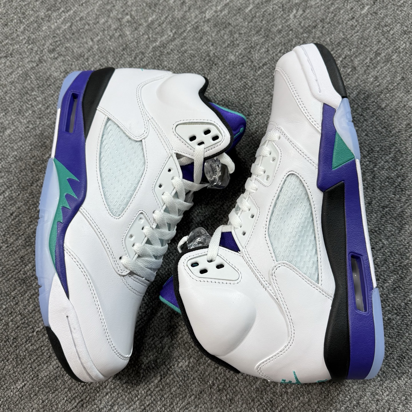 ♨️东莞裁片版本 2026年开年重磅福利特价！aj5白紫 尺码42-47.5齐 售前 售后三包到底，品质