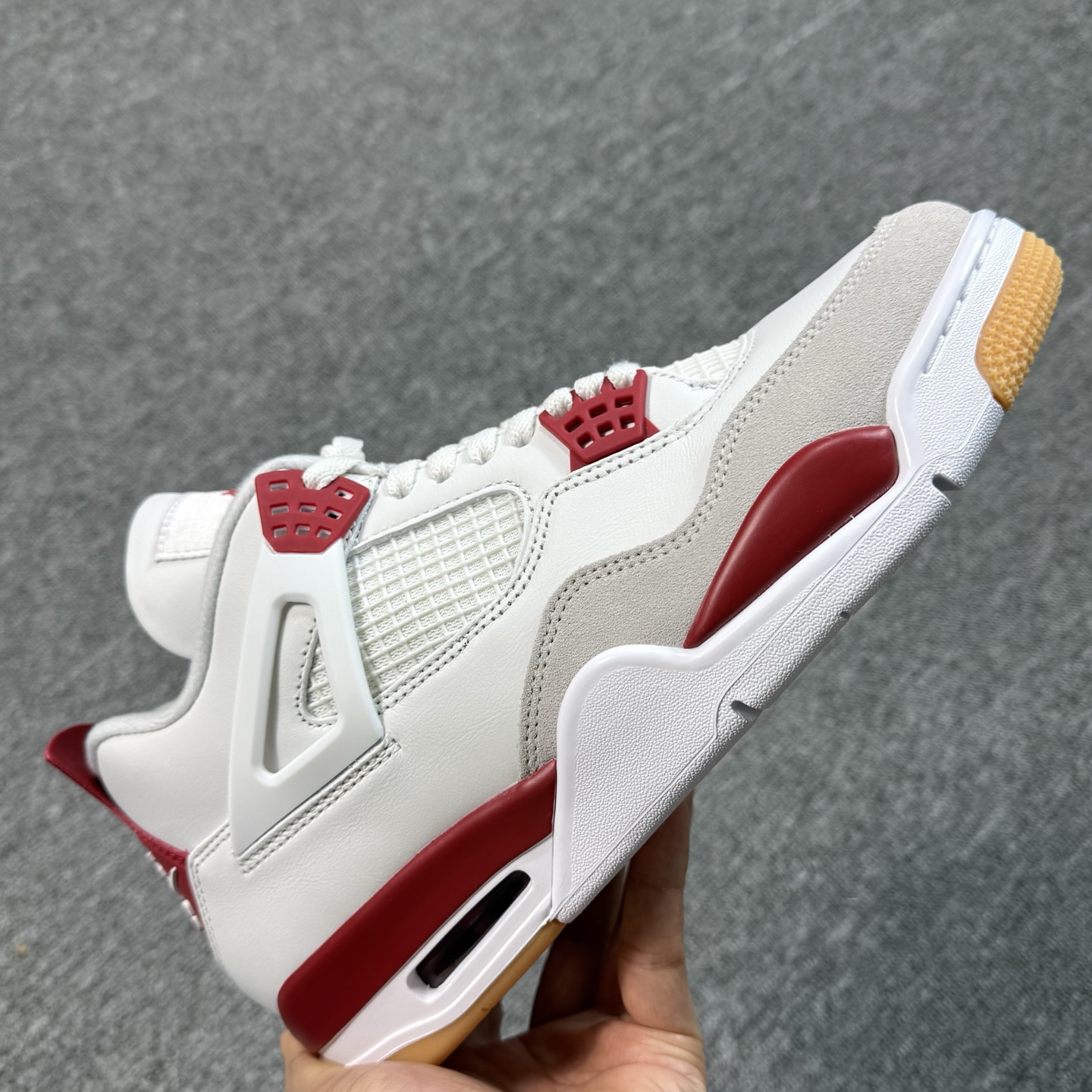 ♨️东莞裁片版本 2026年开年重磅福利特价！aj4SB白红 尺码40-47.5齐 售前 售后三包到底，