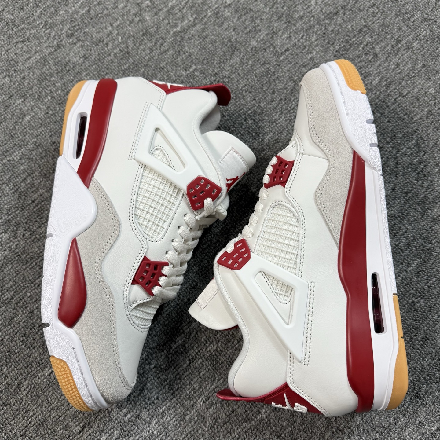 ♨️东莞裁片版本 2026年开年重磅福利特价！aj4SB白红 尺码40-47.5齐 售前 售后三包到底，