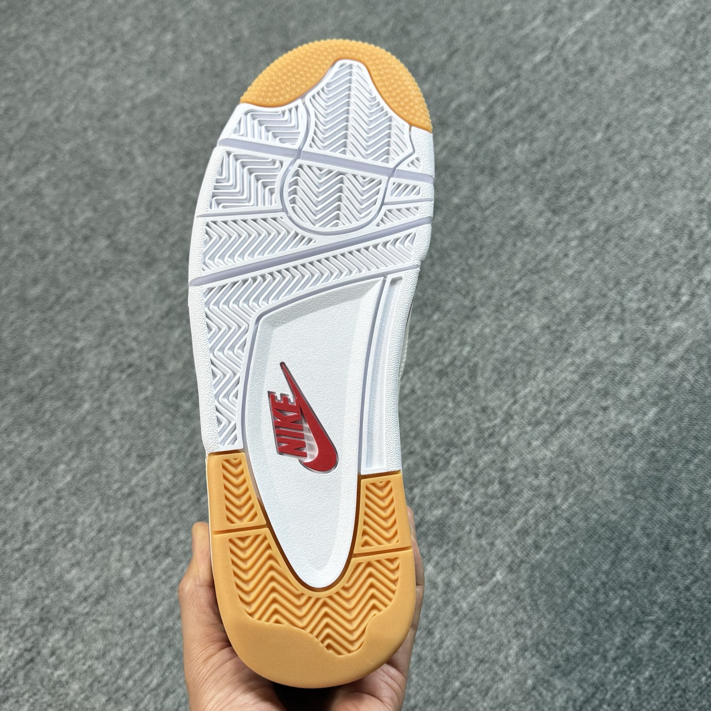 ♨️东莞裁片版本 2026年开年重磅福利特价！aj4SB白红 尺码40-47.5齐 售前 售后三包到底，