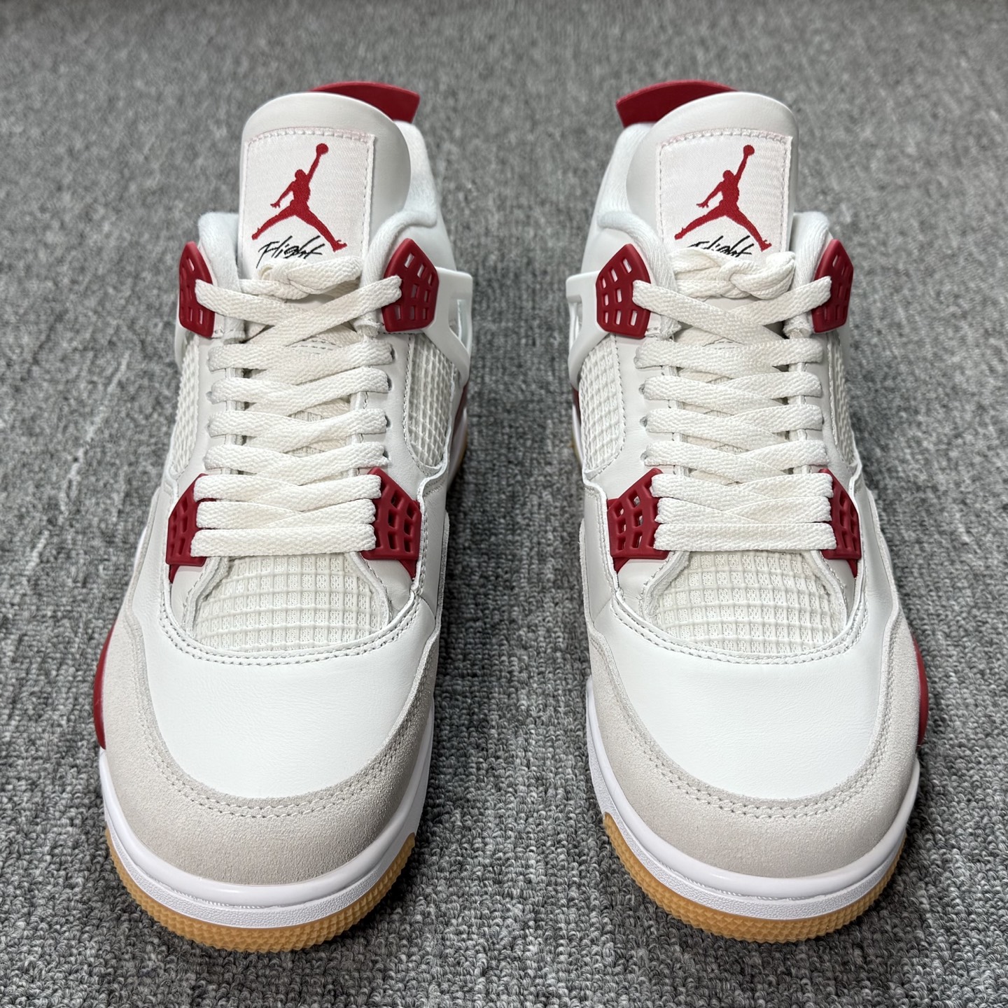 ♨️东莞裁片版本 2026年开年重磅福利特价！aj4SB白红 尺码40-47.5齐 售前 售后三包到底，