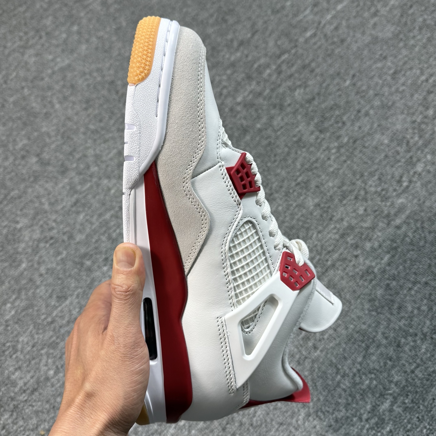 ♨️东莞裁片版本 2026年开年重磅福利特价！aj4SB白红 尺码40-47.5齐 售前 售后三包到底，