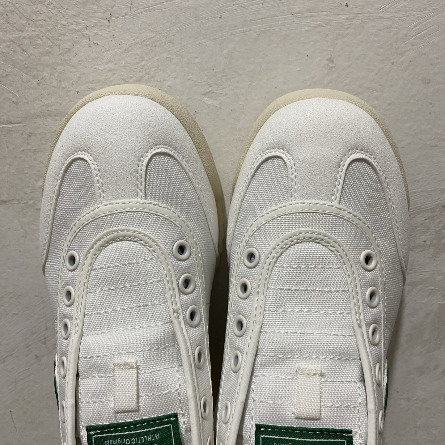  迪桑特DESCENTE Chron 白色
尺码36-45全码齐！
货号D4231LSN14-WT！ 