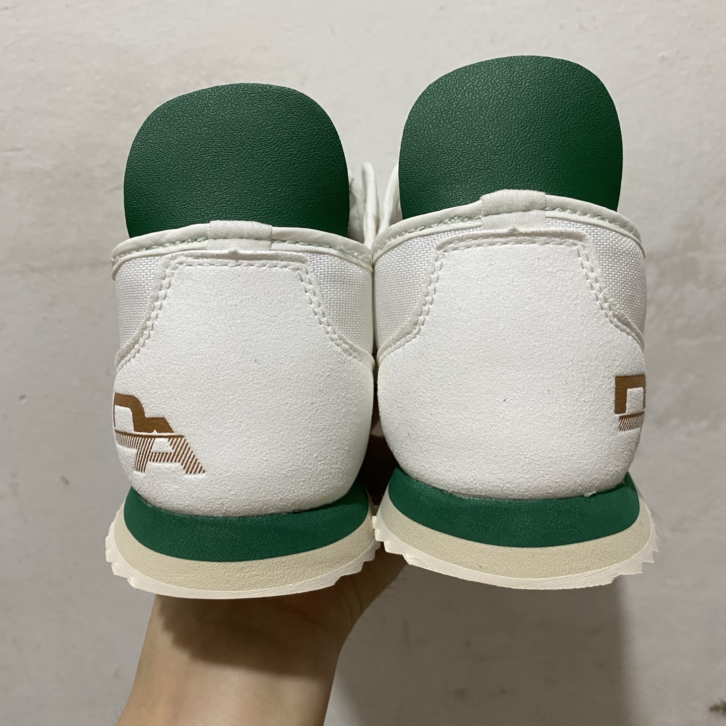  迪桑特DESCENTE Chron 白色
尺码36-45全码齐！
货号D4231LSN14-WT！ 