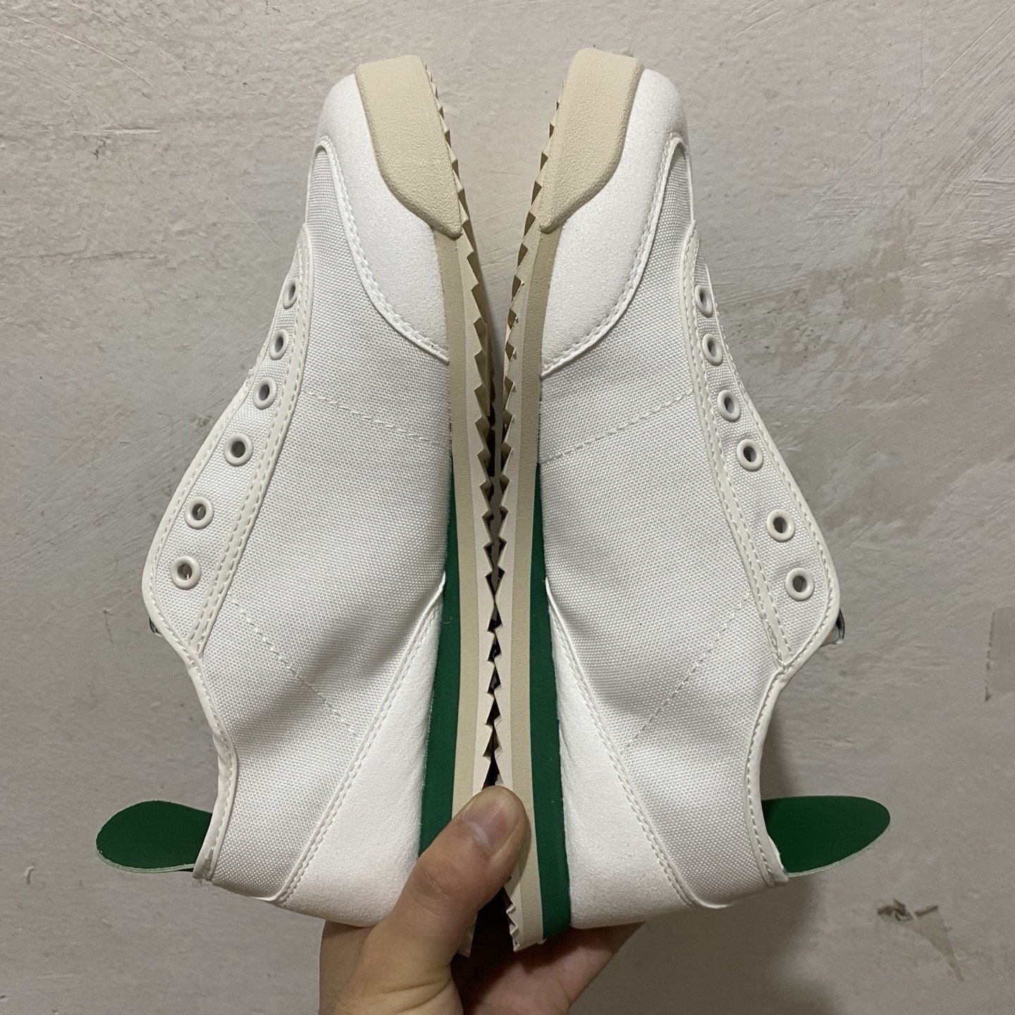  迪桑特DESCENTE Chron 白色
尺码36-45全码齐！
货号D4231LSN14-WT！ 